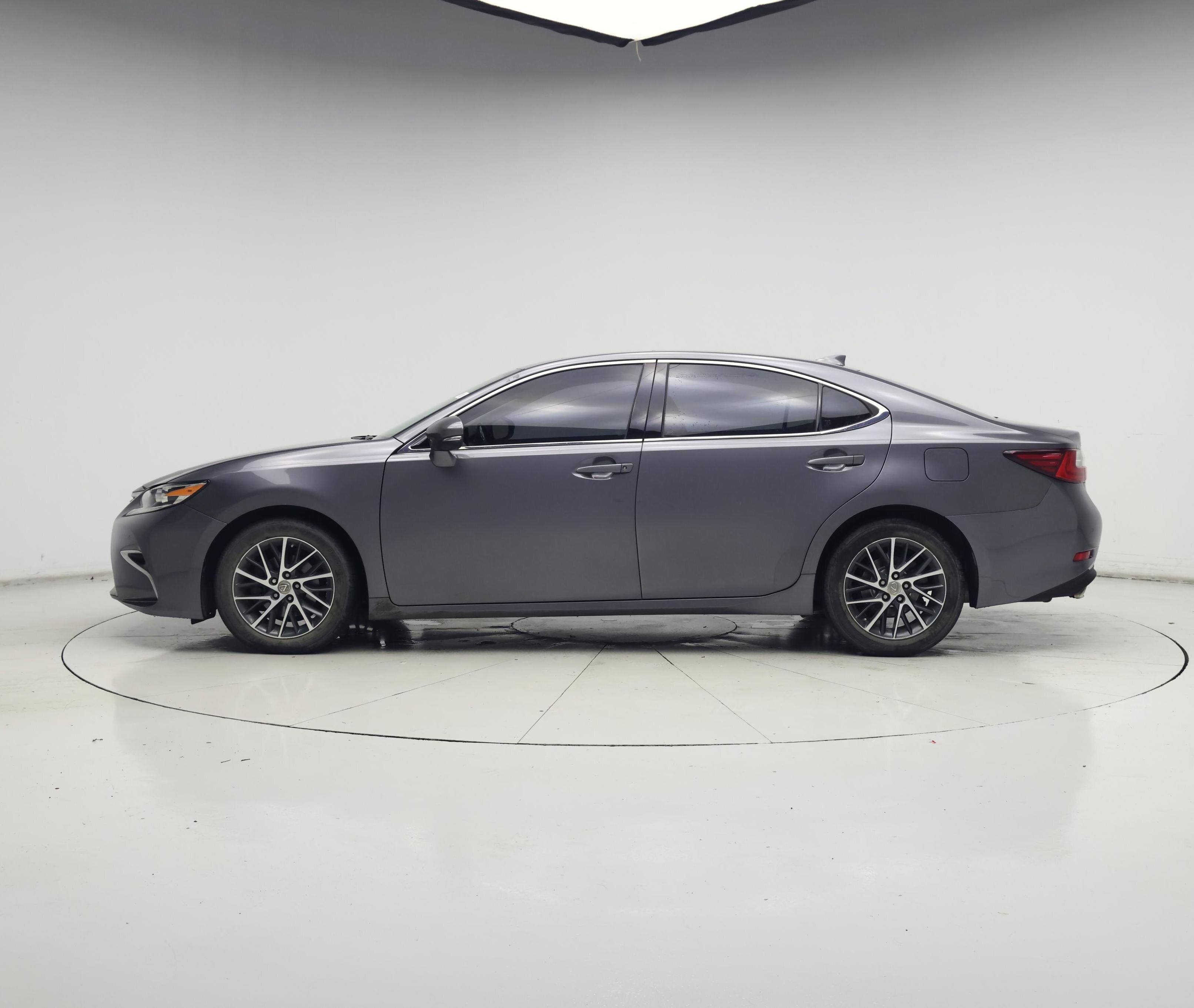 Thumbnail: 2016 Lexus ES - 3