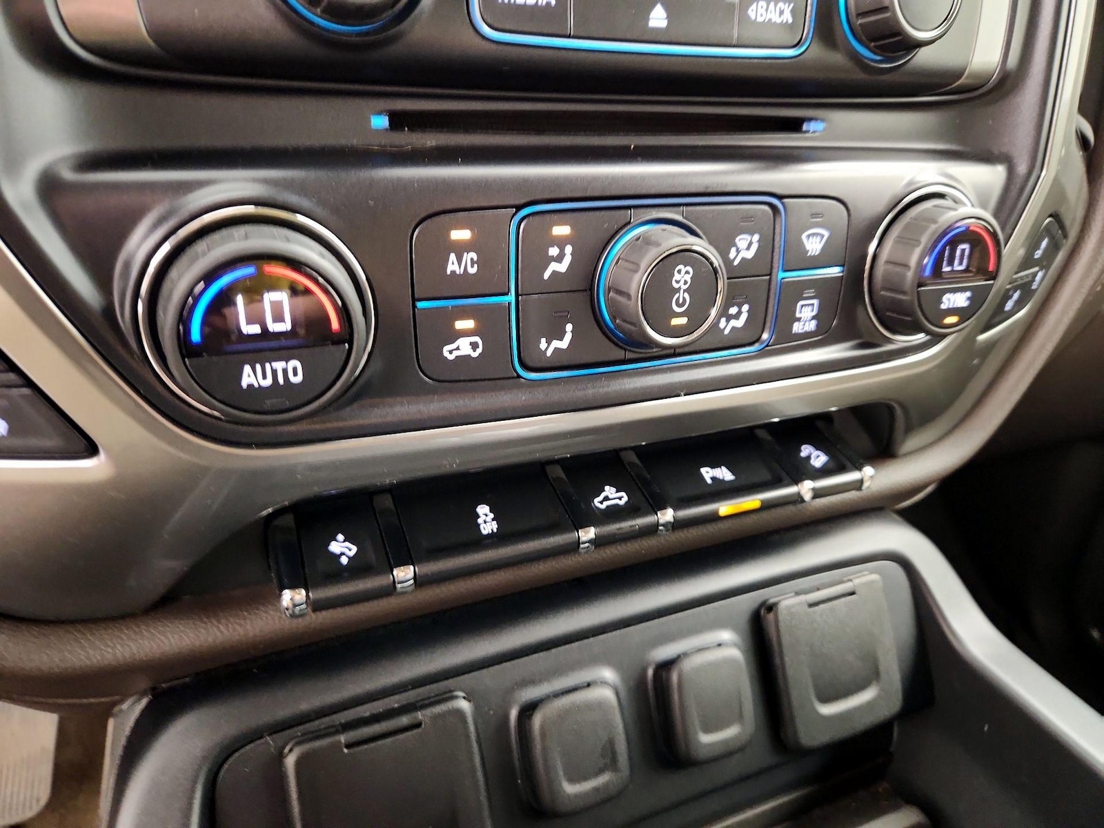 2017 Chevrolet Silverado 1500 LTZ Z71 - Photo 18