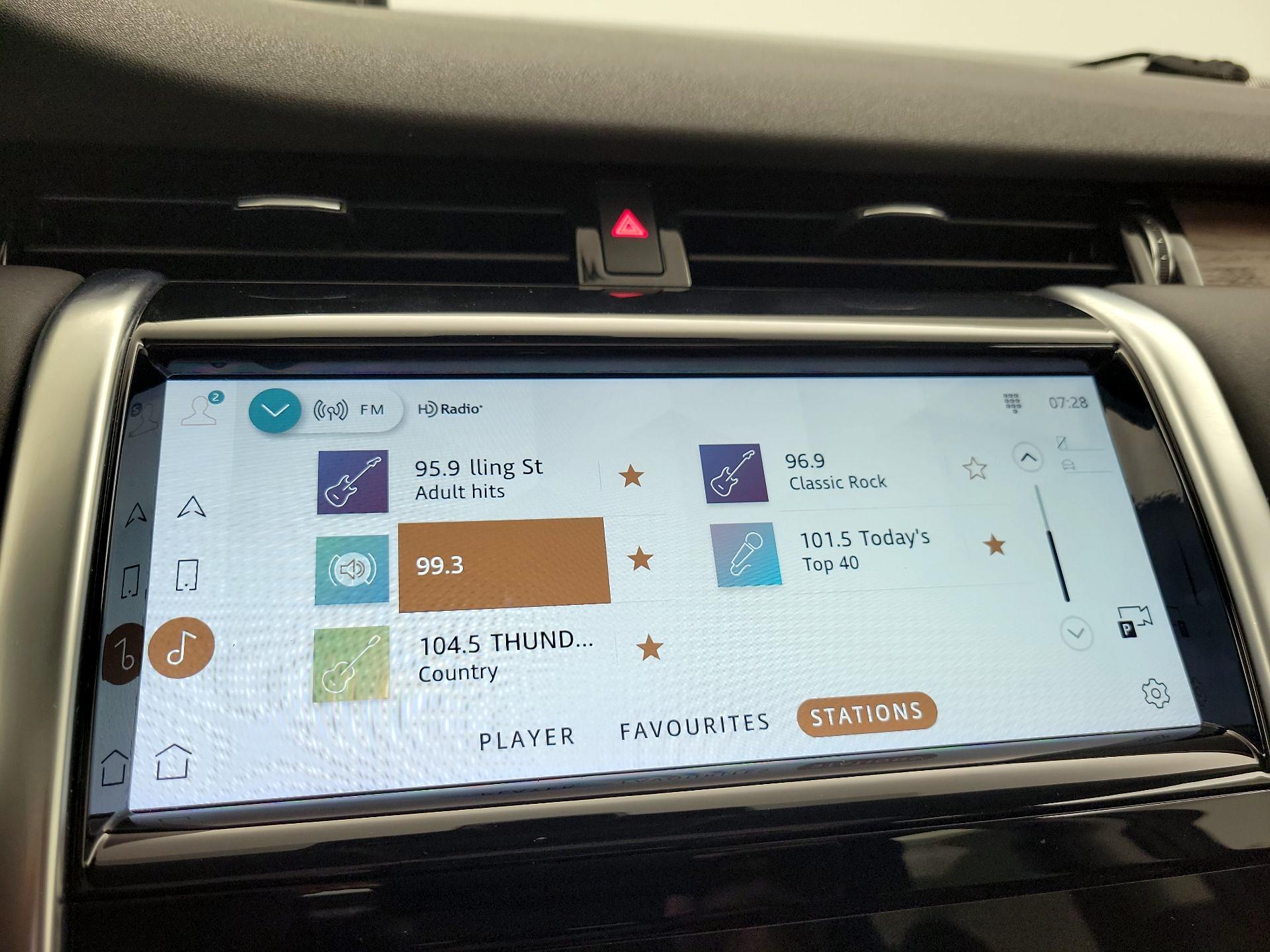 Thumbnail: 2023 Land Rover Discovery Sport - 16