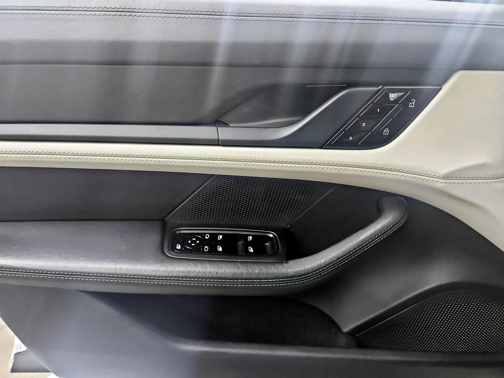 Thumbnail: 2021 Porsche Taycan - 12