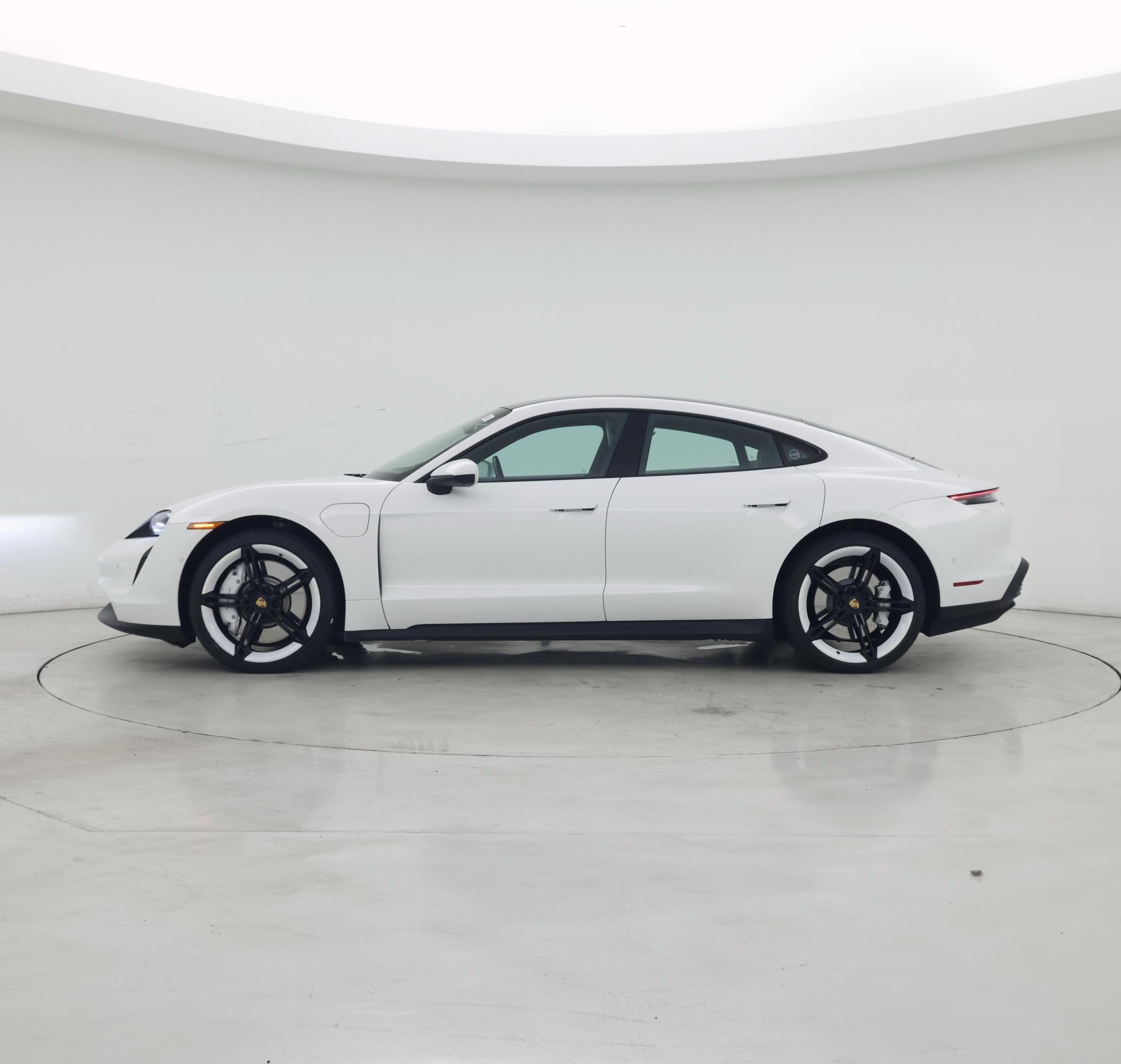 Thumbnail: 2021 Porsche Taycan - 3