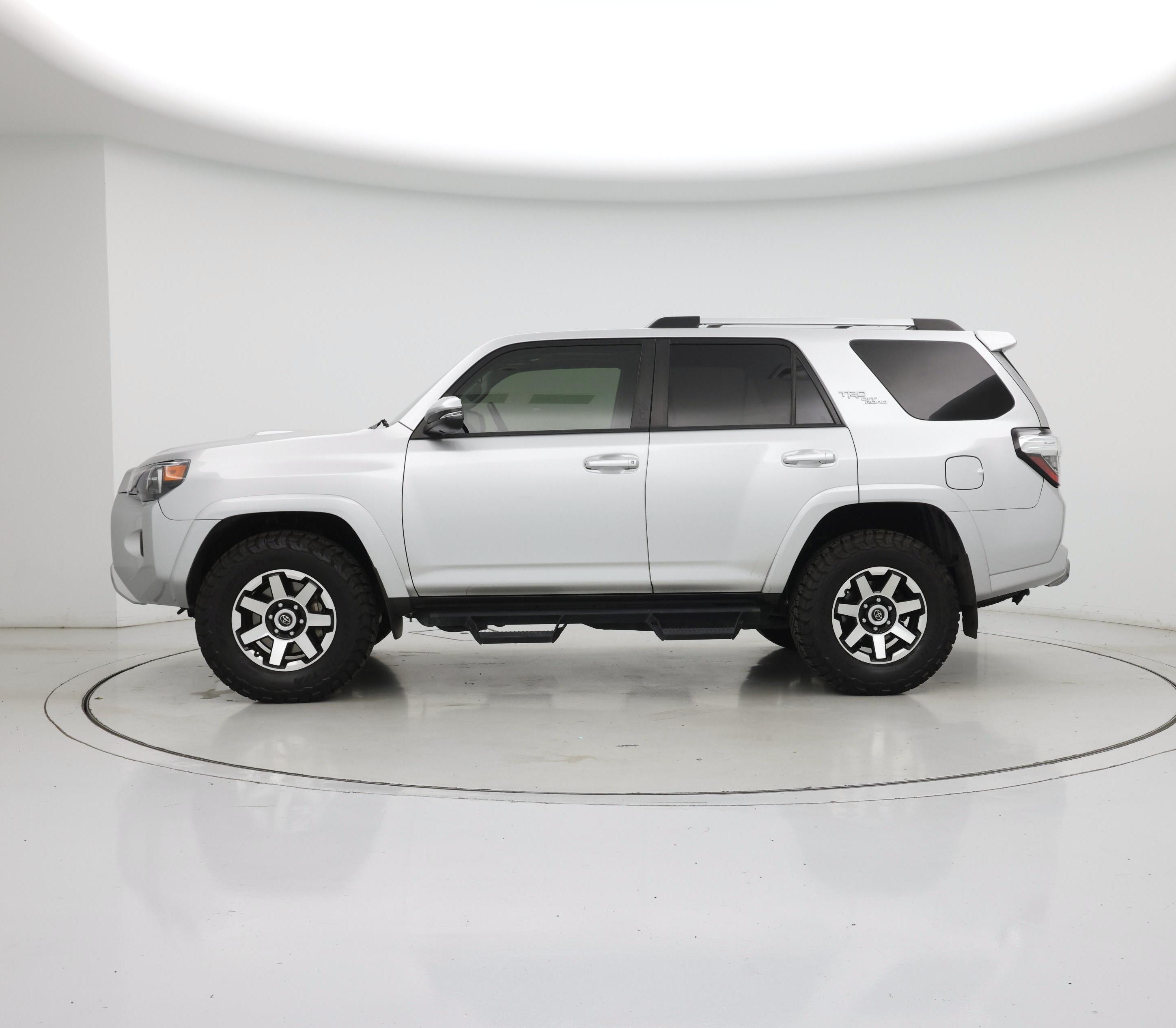 Thumbnail: 2018 Toyota 4Runner - 3