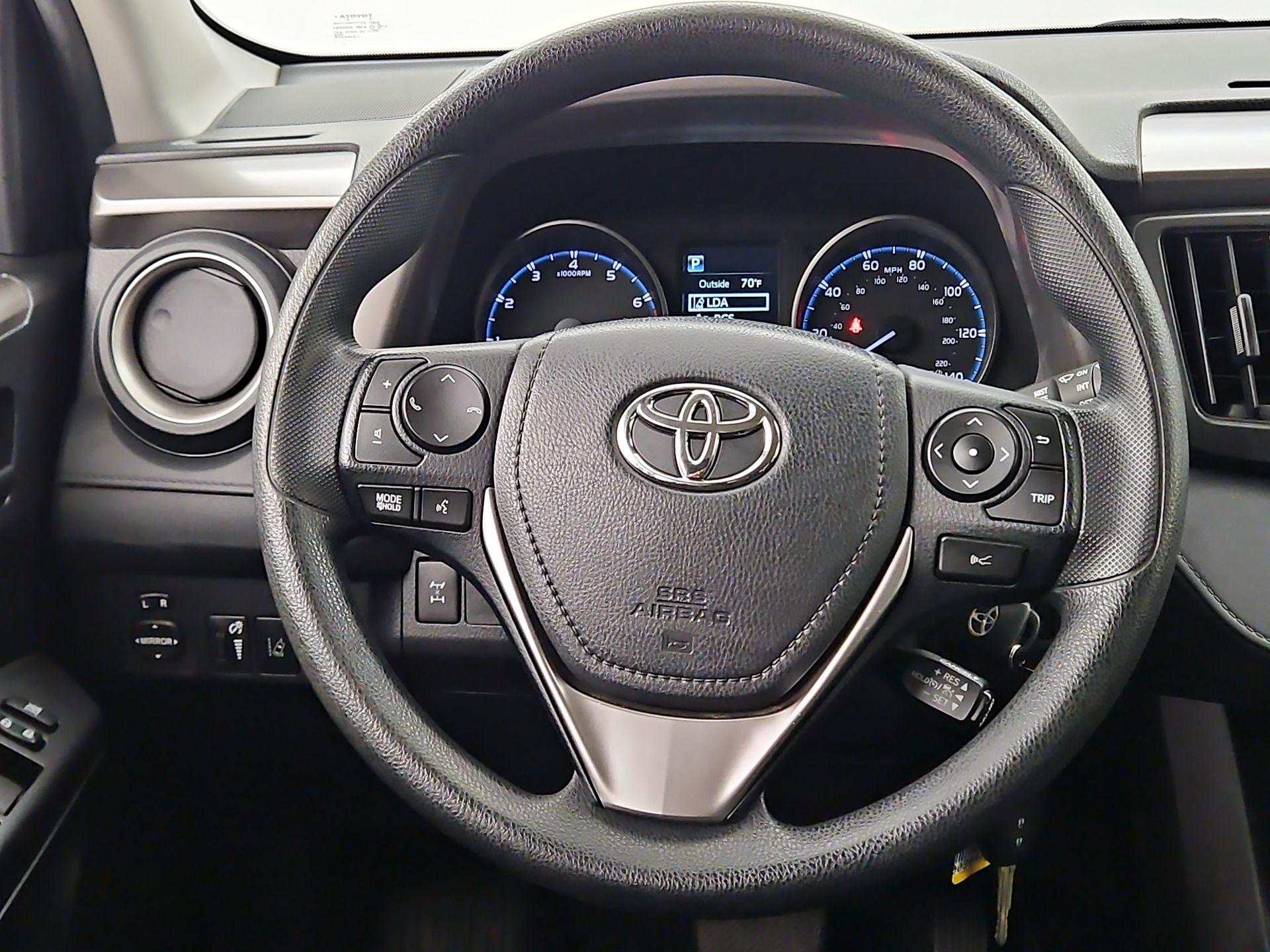 Thumbnail: 2018 Toyota RAV4 - 10