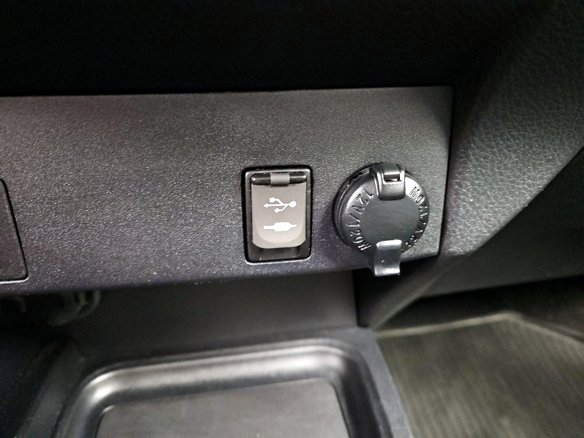 Thumbnail: 2018 Toyota RAV4 - 18