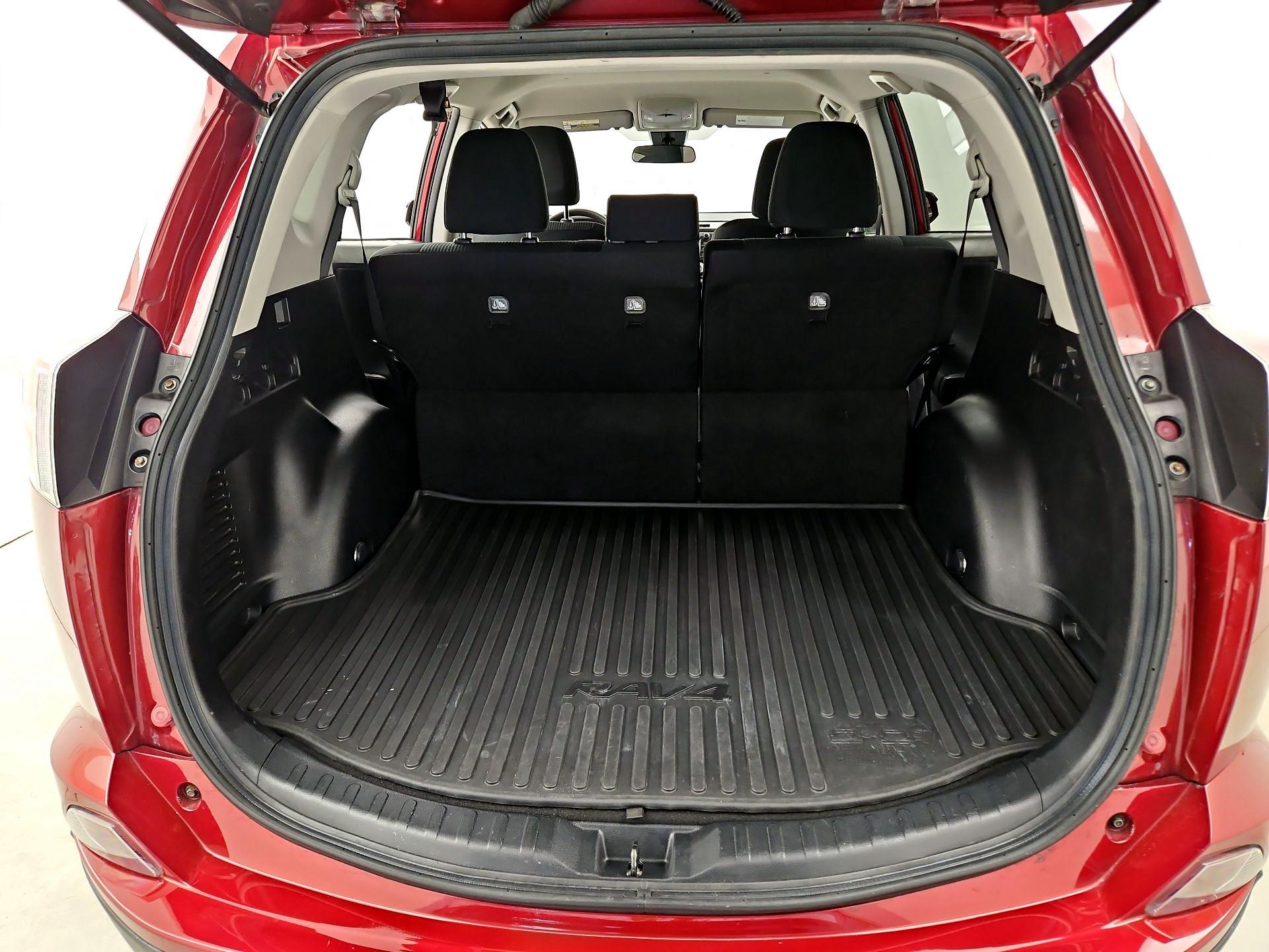 Thumbnail: 2018 Toyota RAV4 - 20