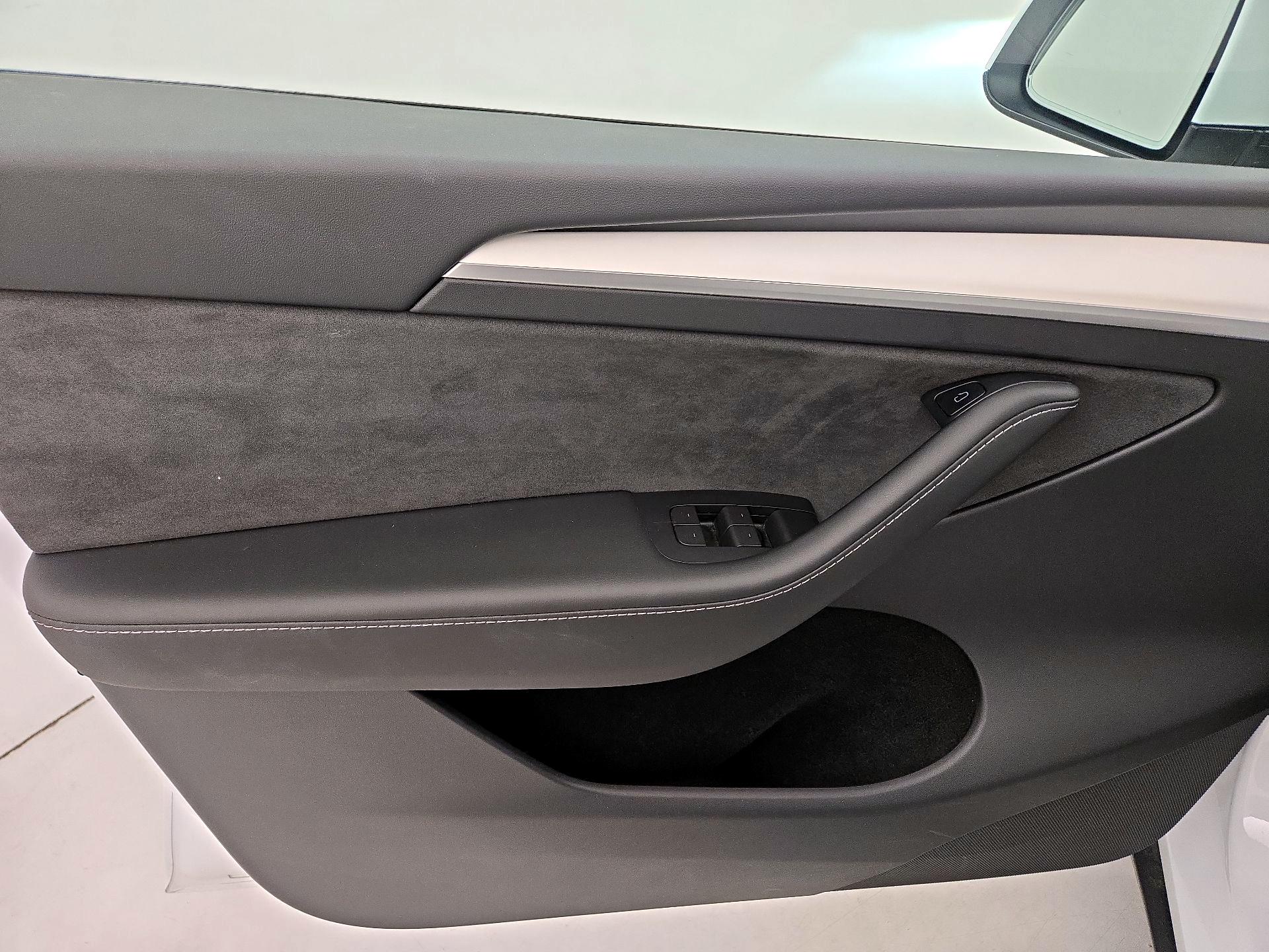 Thumbnail: 2023 Tesla Model Y - 12