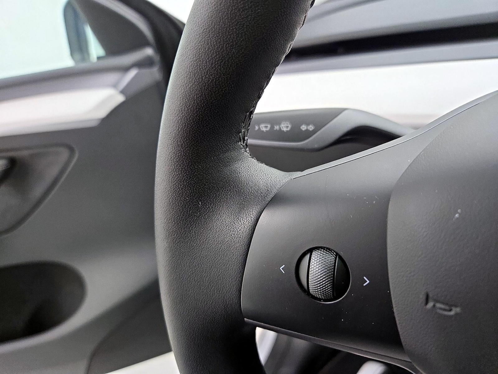2023 Tesla Model Y Long Range - Photo 14