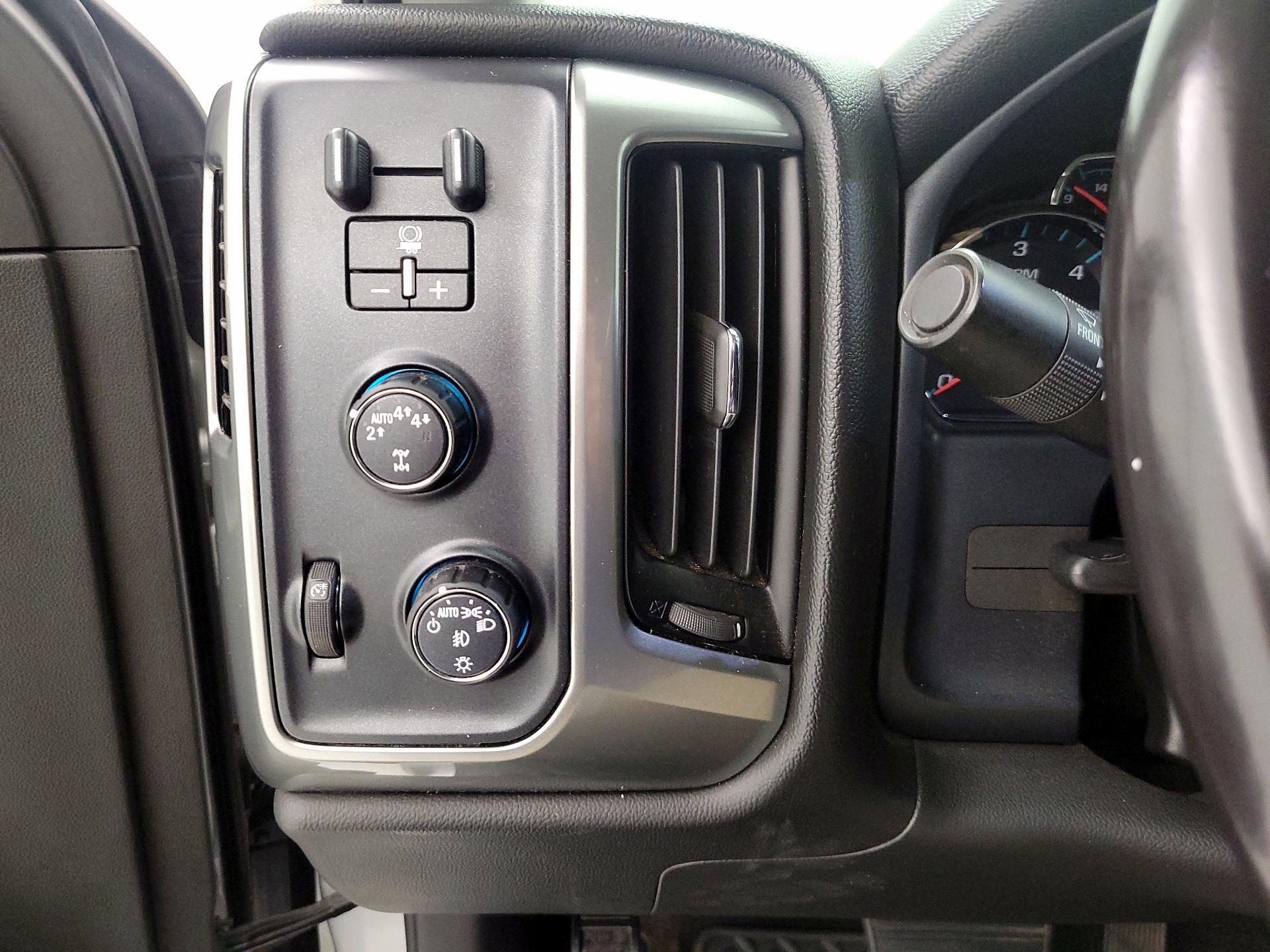 Thumbnail: 2018 Chevrolet Silverado 1500 - 13