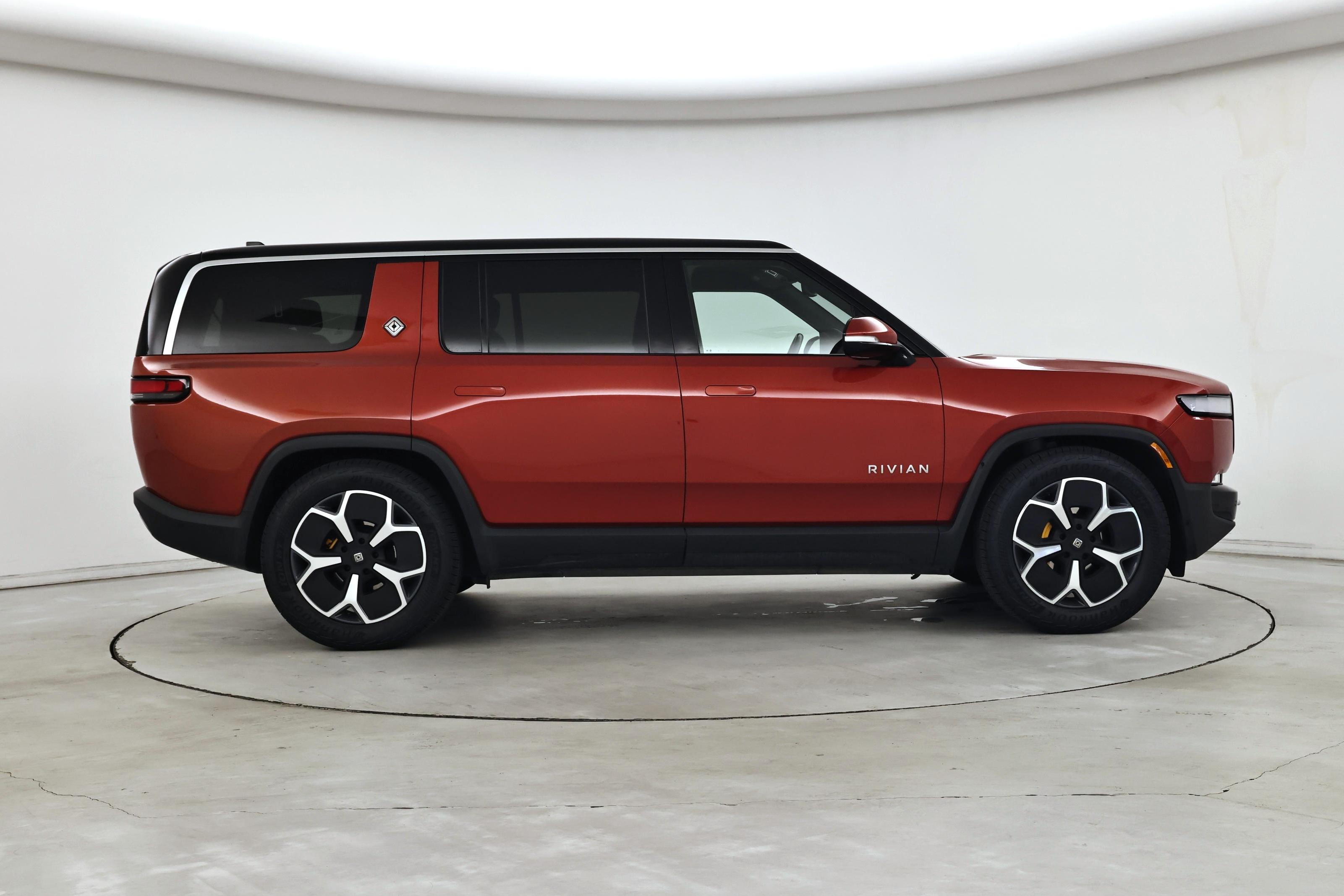 Thumbnail: 2024 Rivian R1S - 7