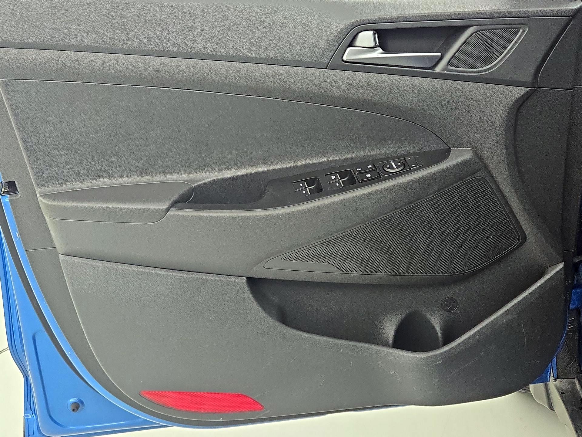 Thumbnail: 2016 Hyundai Tucson - 12