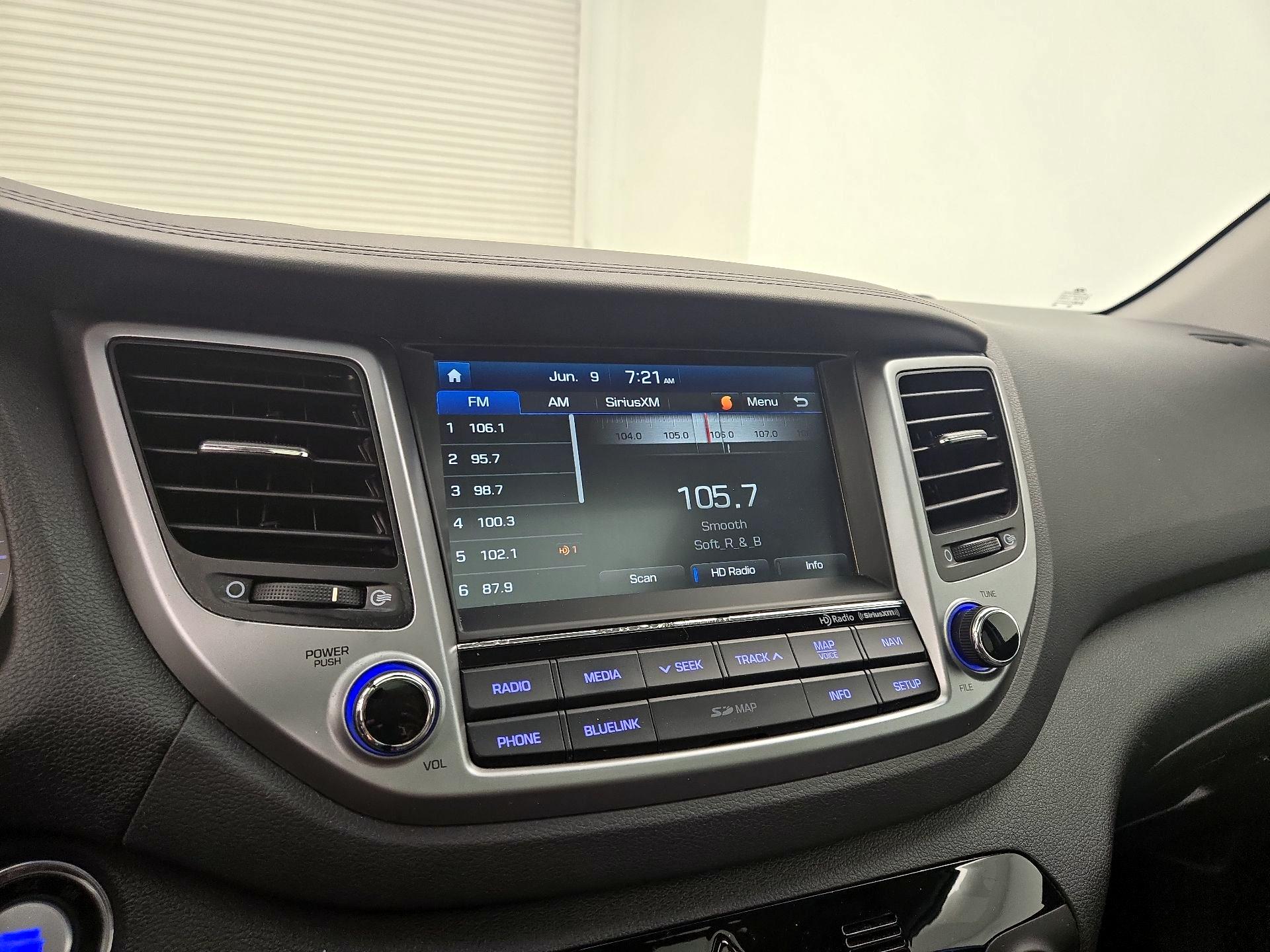Thumbnail: 2016 Hyundai Tucson - 16
