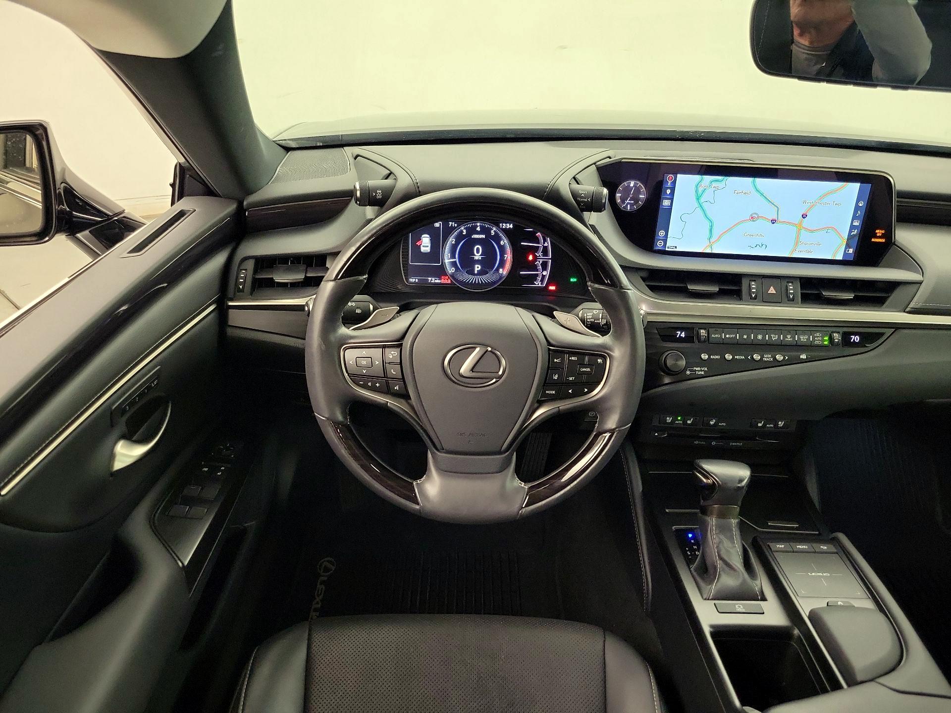 Thumbnail: 2019 Lexus ES - 10