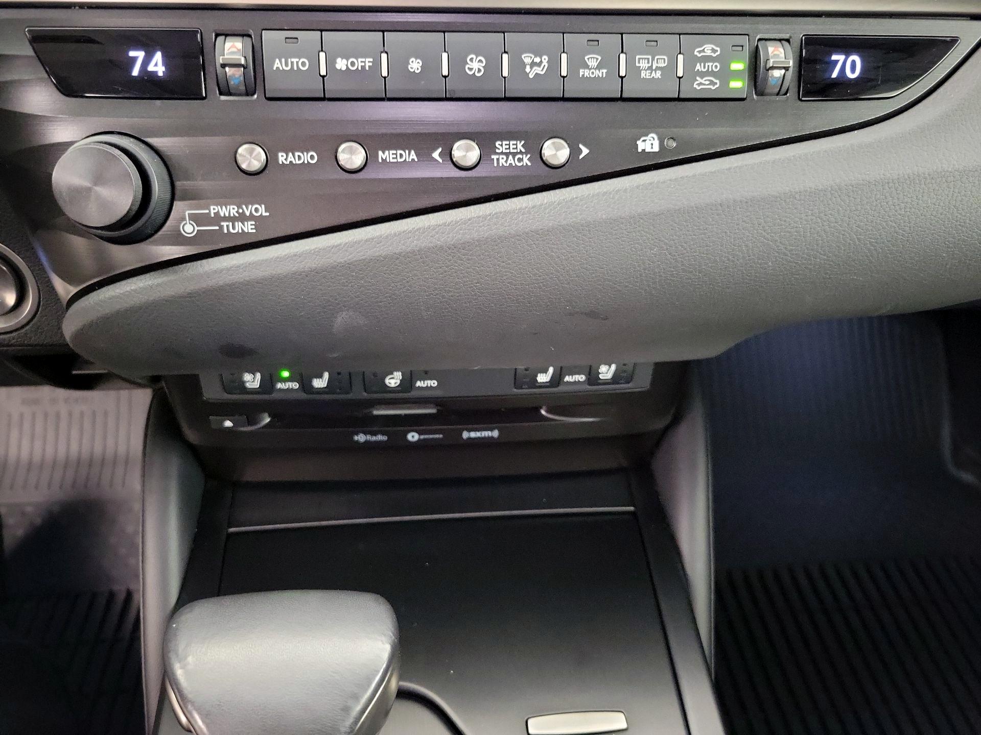 Thumbnail: 2019 Lexus ES - 17