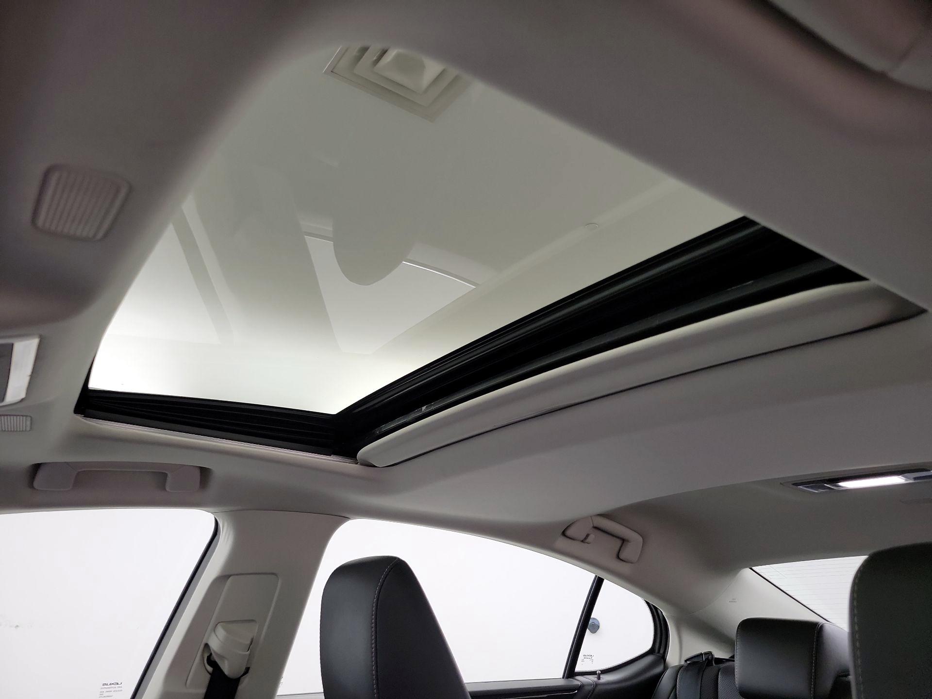 Thumbnail: 2019 Lexus ES - 20
