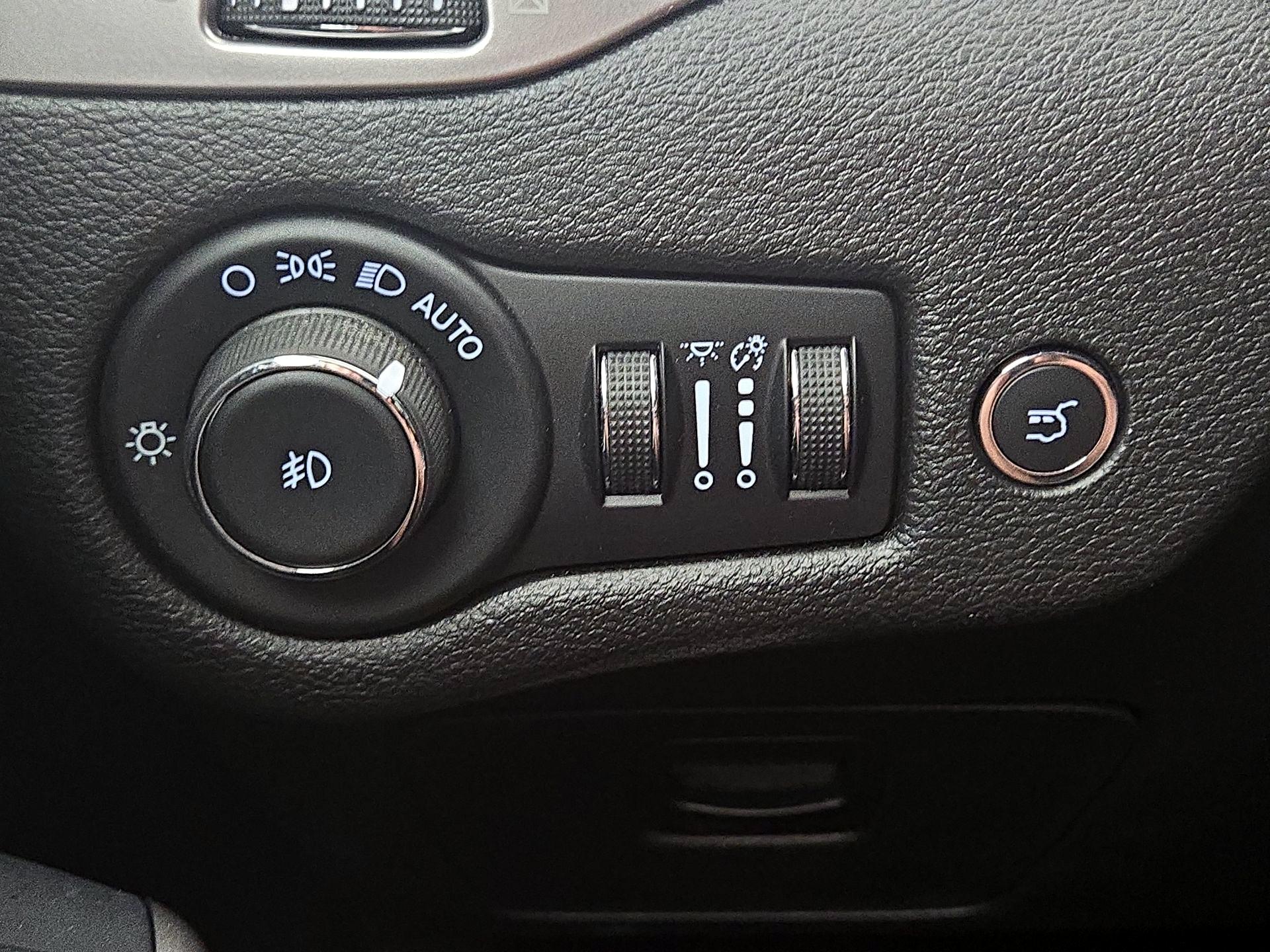 Thumbnail: 2021 Jeep Cherokee - 13