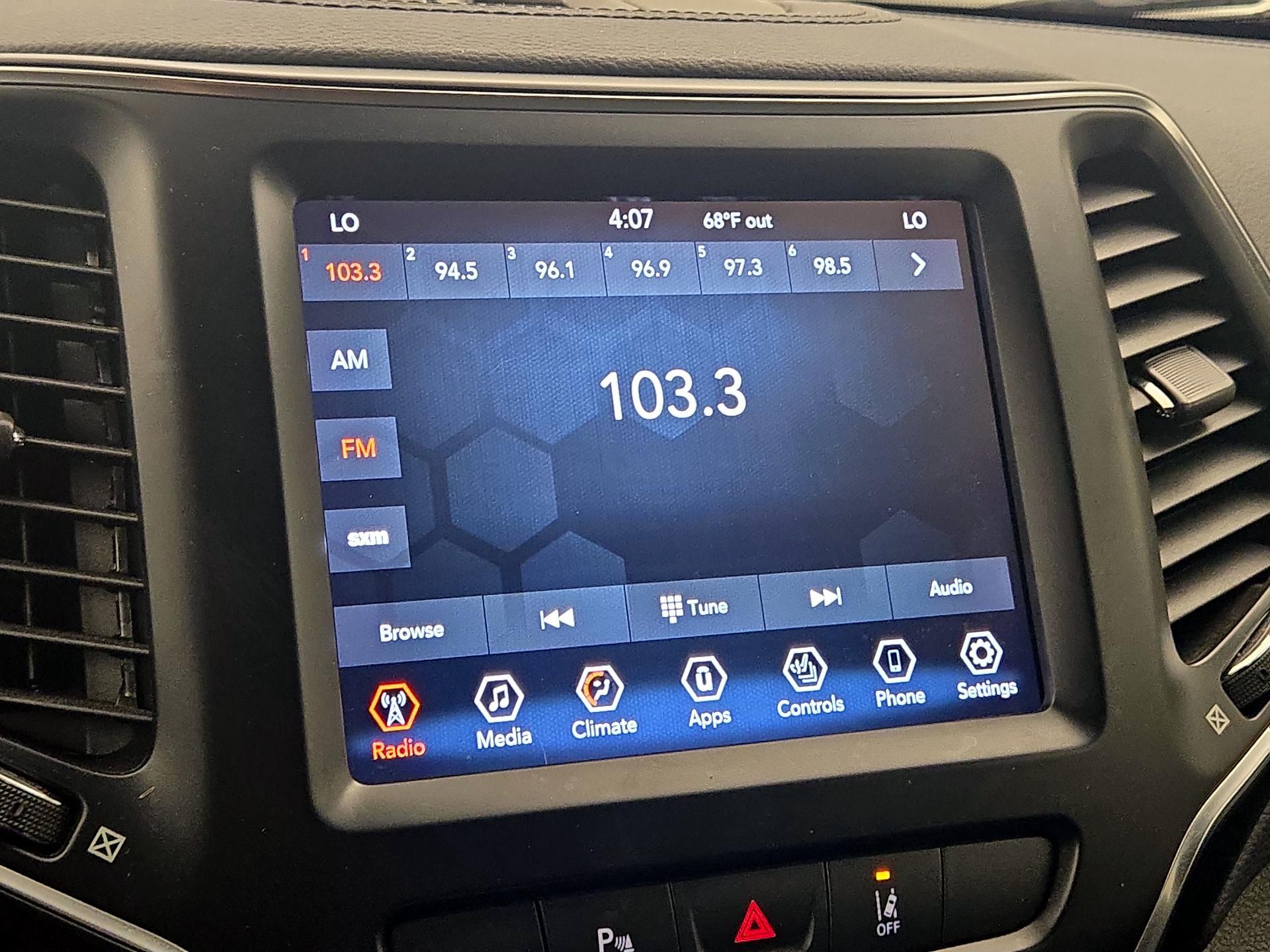 Thumbnail: 2021 Jeep Cherokee - 15