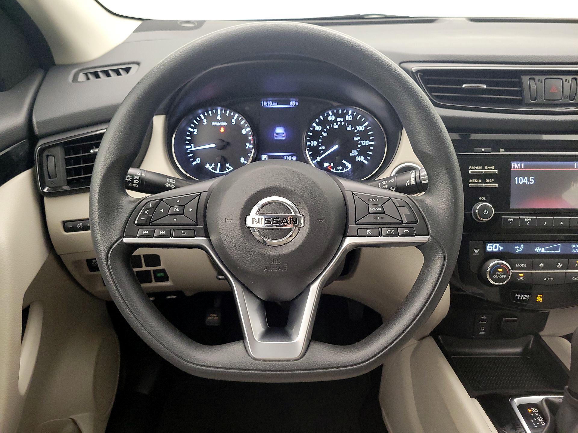 Thumbnail: 2018 Nissan Rogue Sport - 10