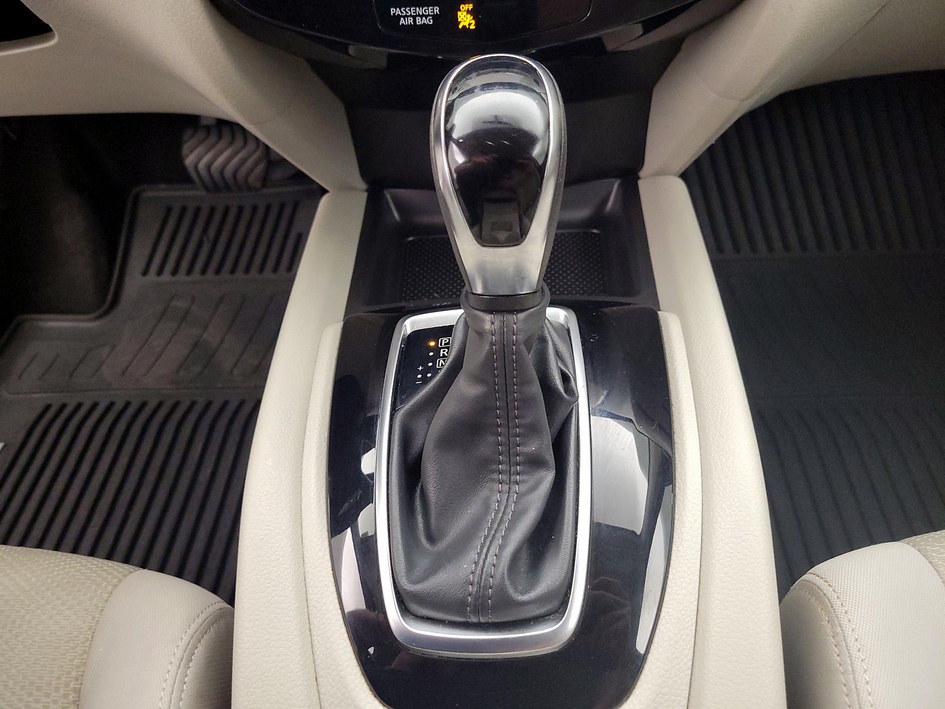 Thumbnail: 2018 Nissan Rogue Sport - 17