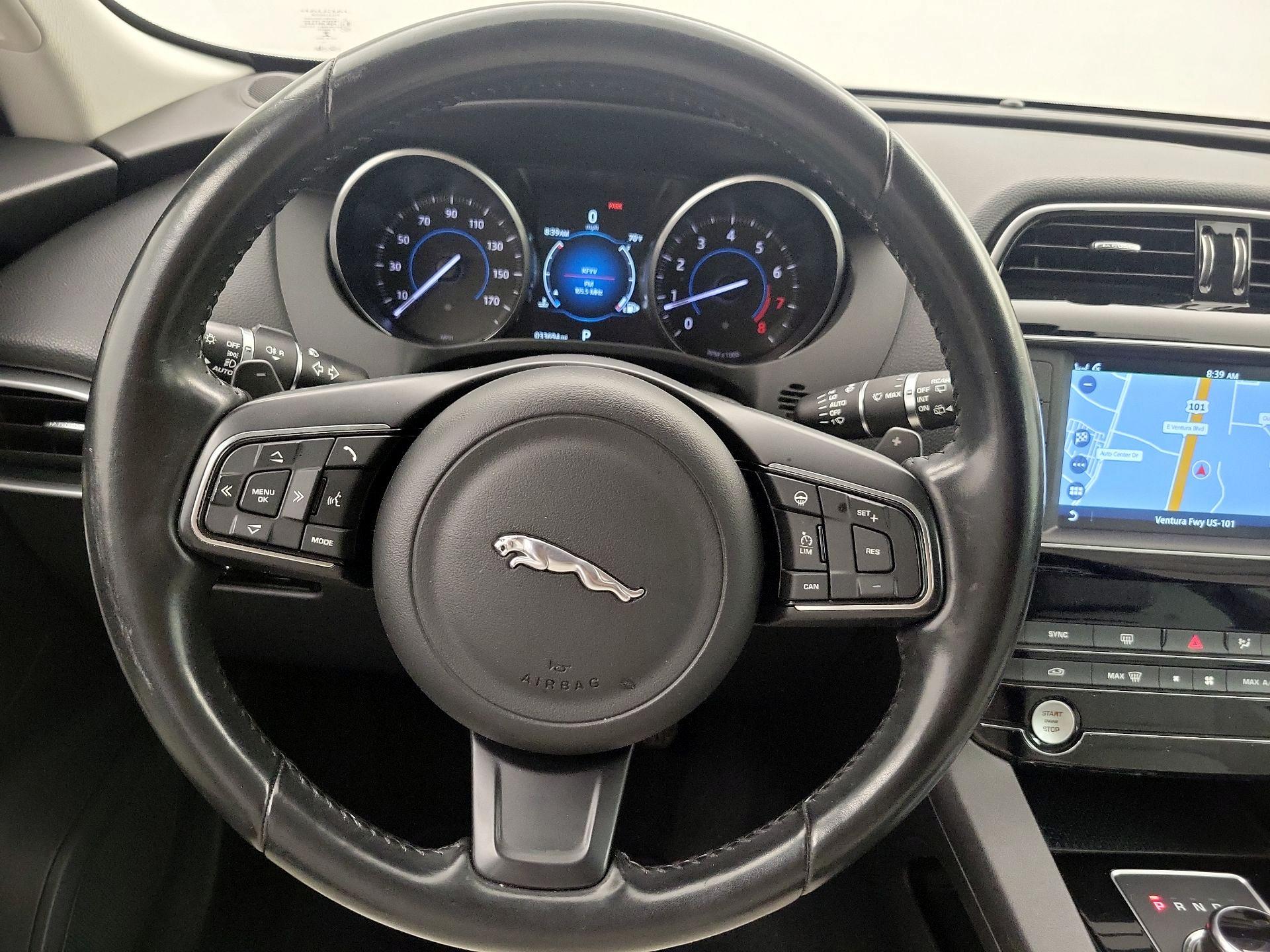 Thumbnail: 2017 Jaguar F-Pace - 10
