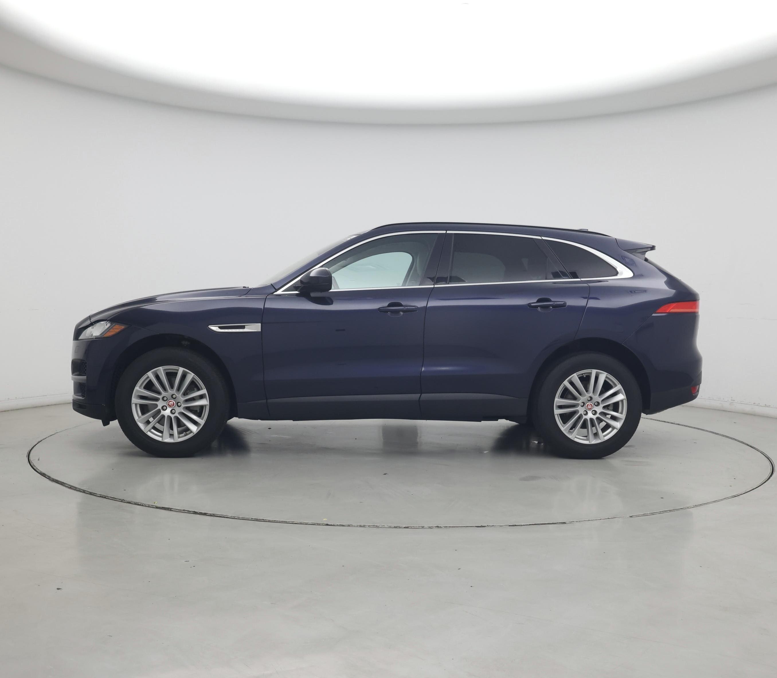 Thumbnail: 2017 Jaguar F-Pace - 3