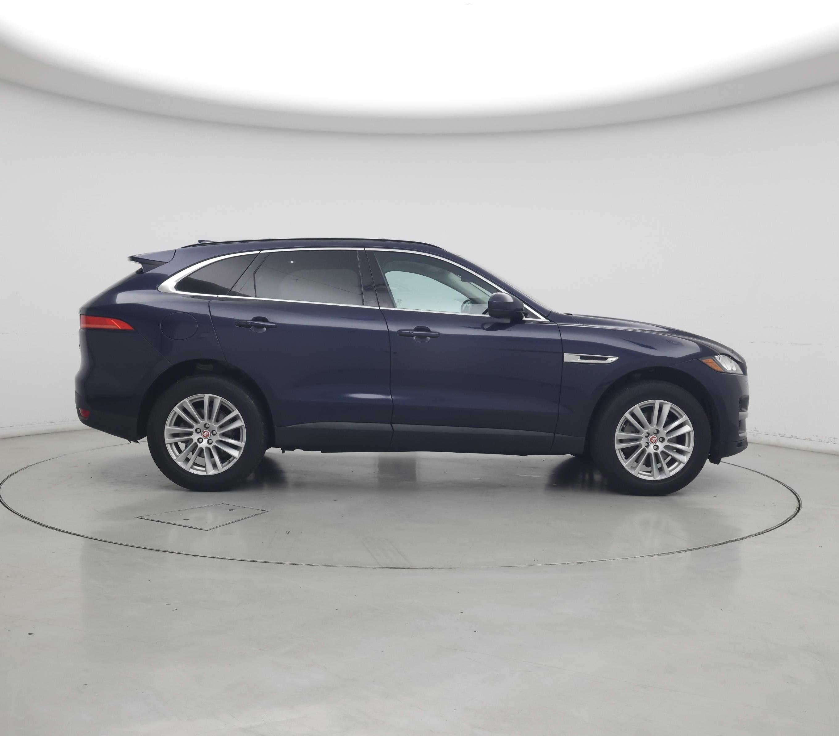 Thumbnail: 2017 Jaguar F-Pace - 7