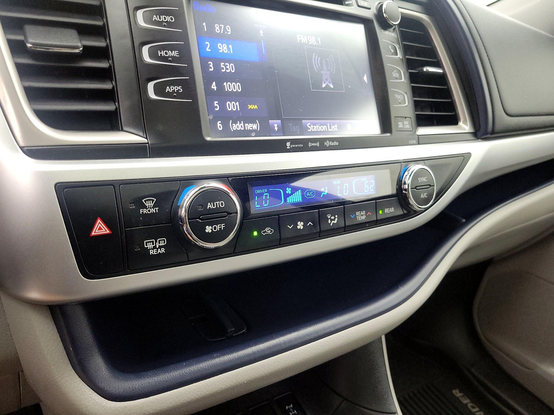 Thumbnail: 2019 Toyota Highlander - 16