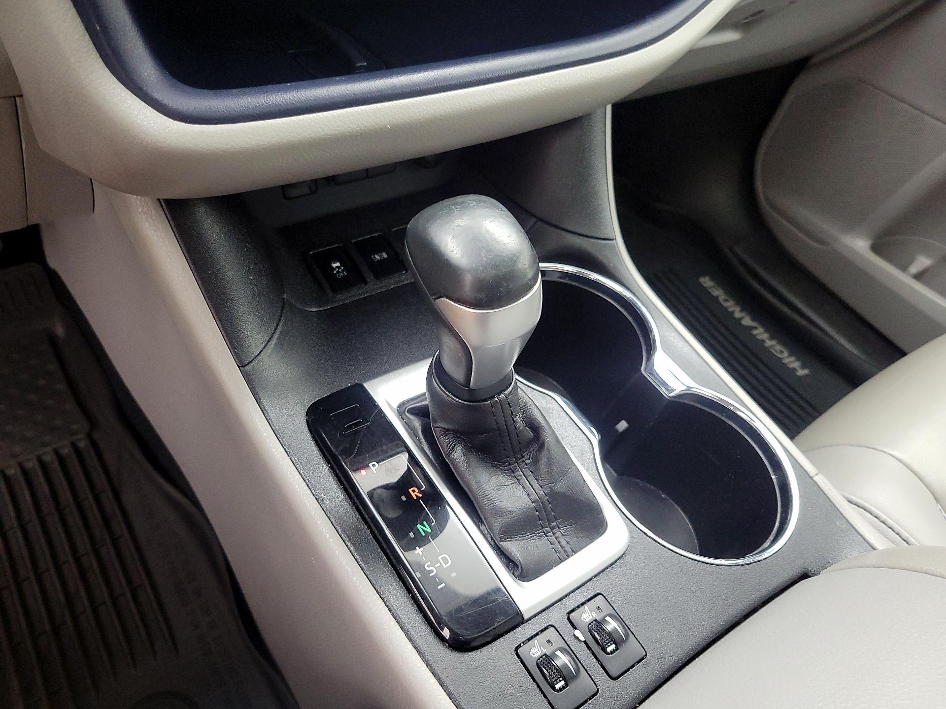 Thumbnail: 2019 Toyota Highlander - 17