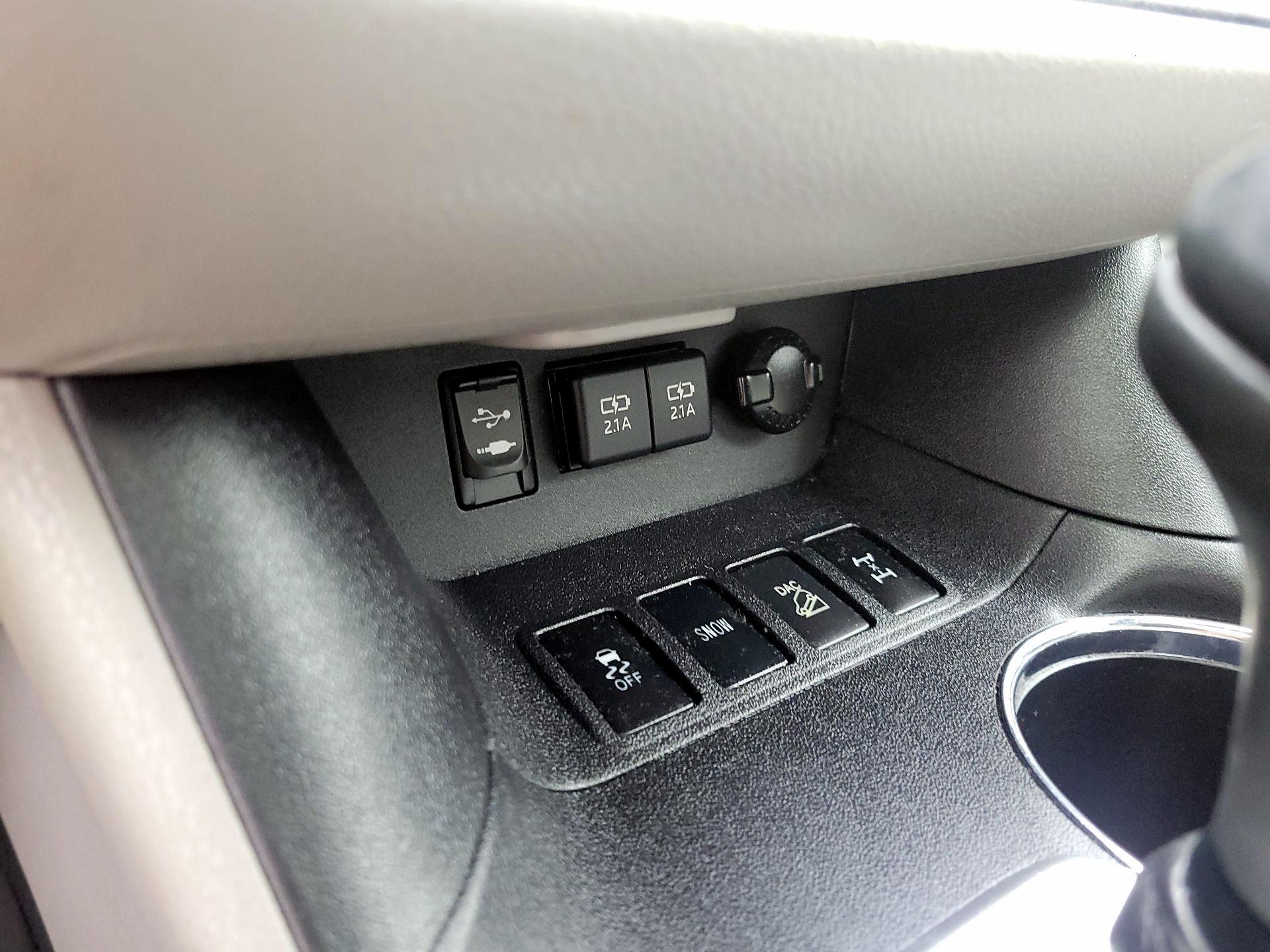 Thumbnail: 2019 Toyota Highlander - 18