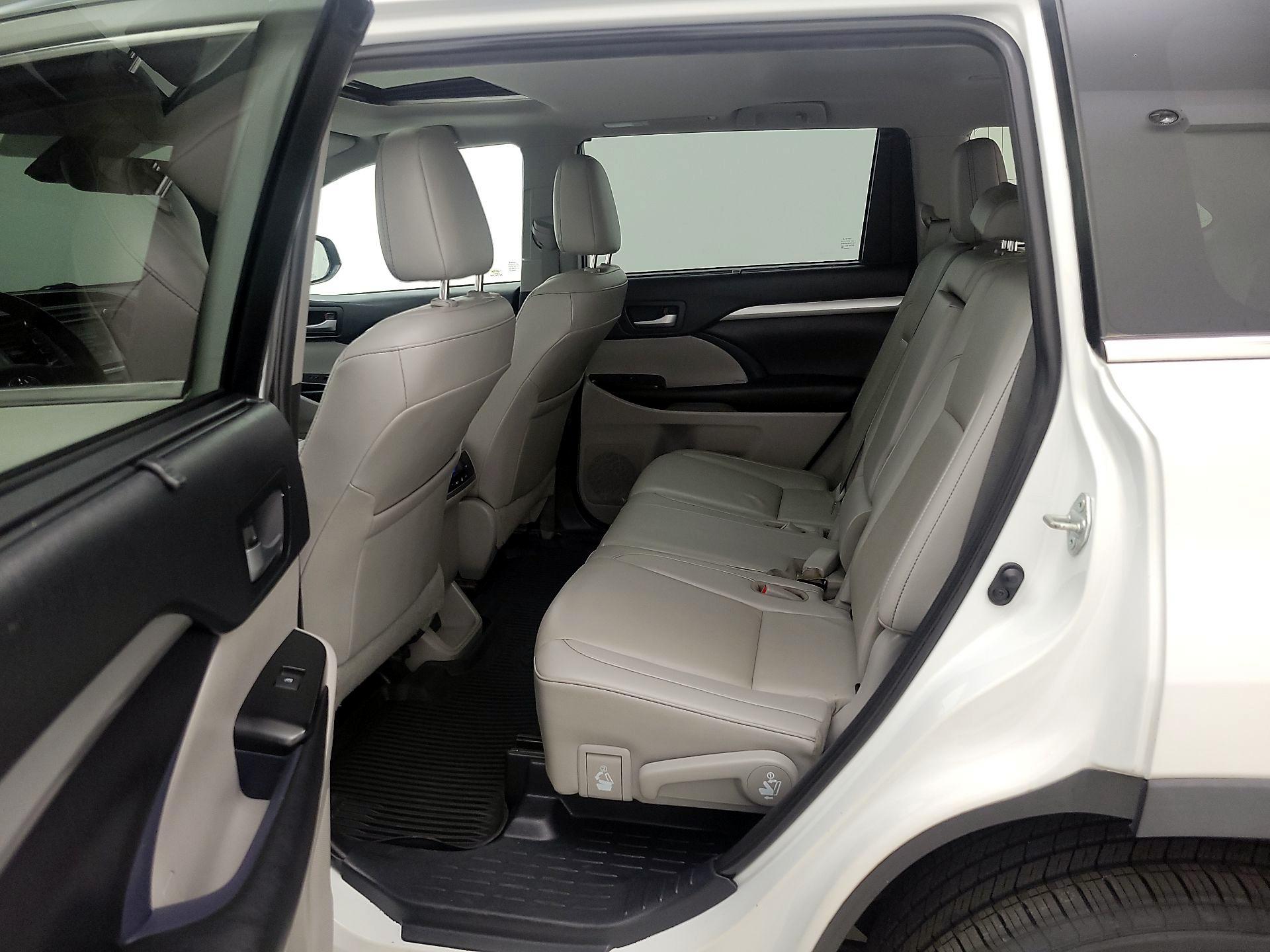 Thumbnail: 2019 Toyota Highlander - 20