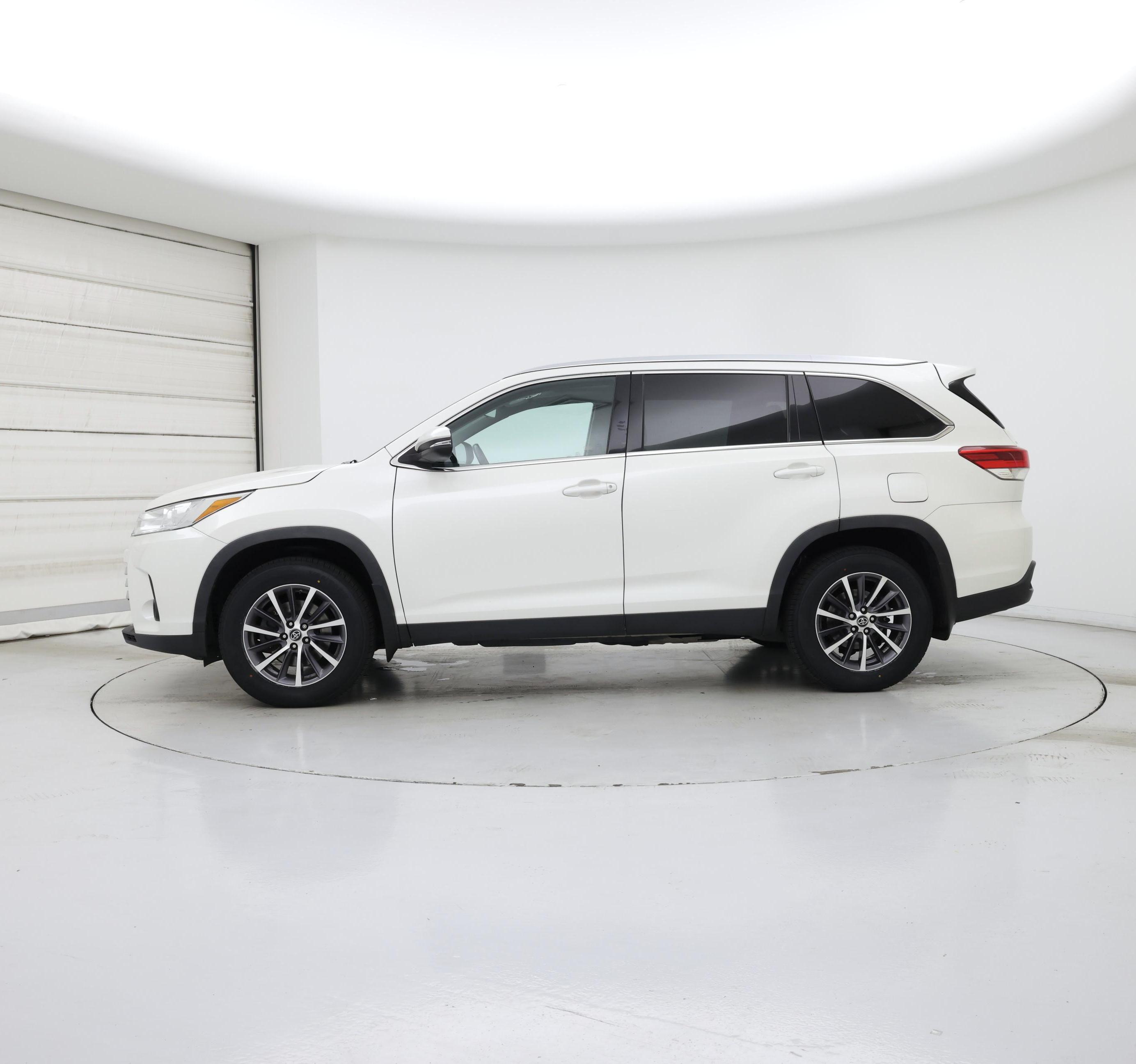 Thumbnail: 2019 Toyota Highlander - 3