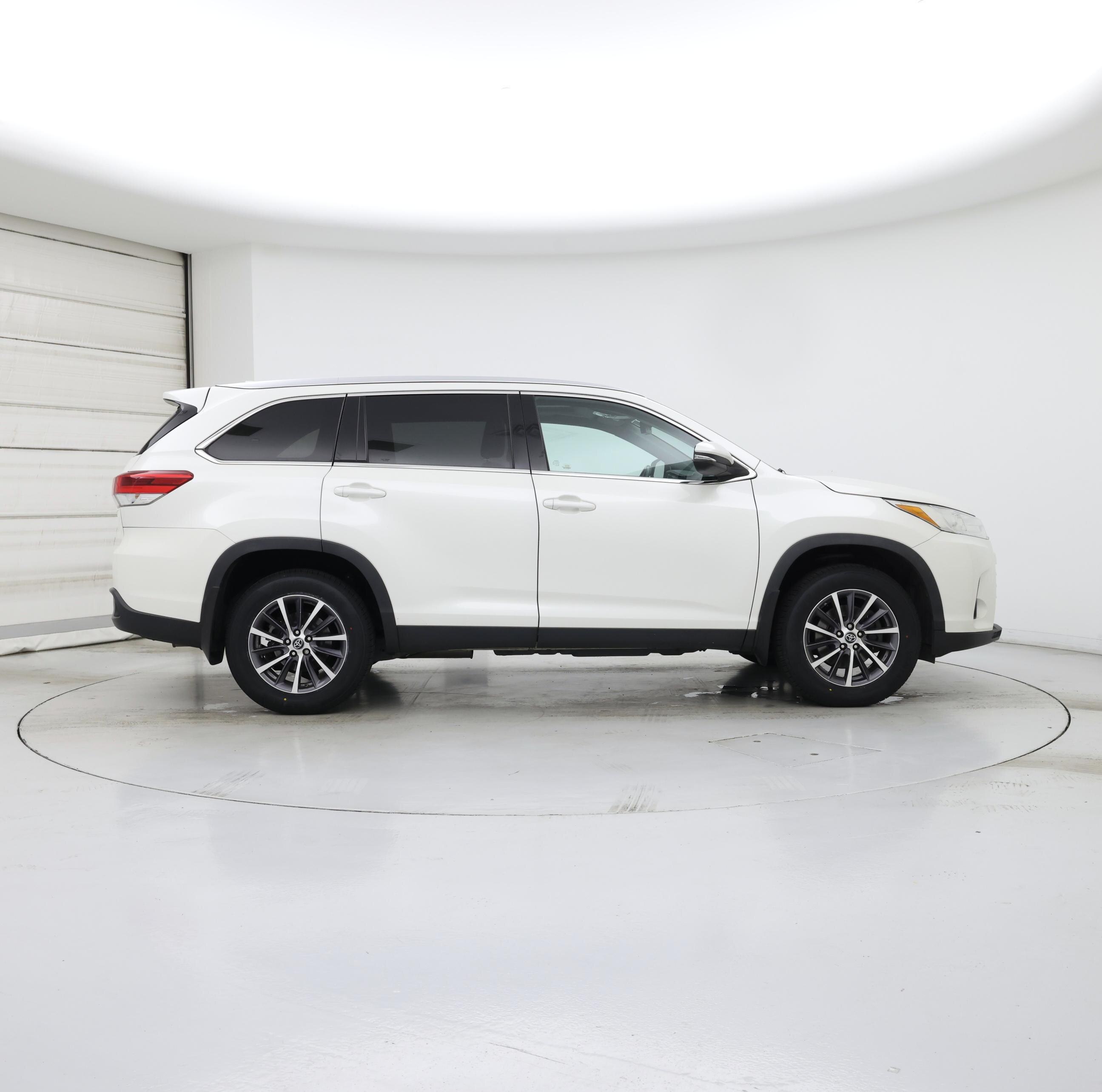 Thumbnail: 2019 Toyota Highlander - 7