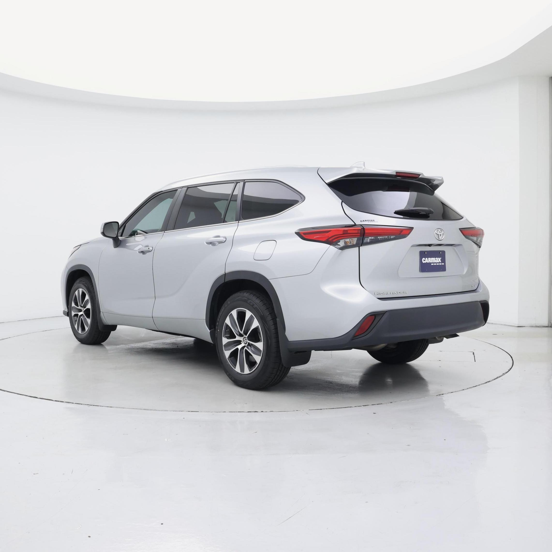 Thumbnail: 2023 Toyota Highlander - 2