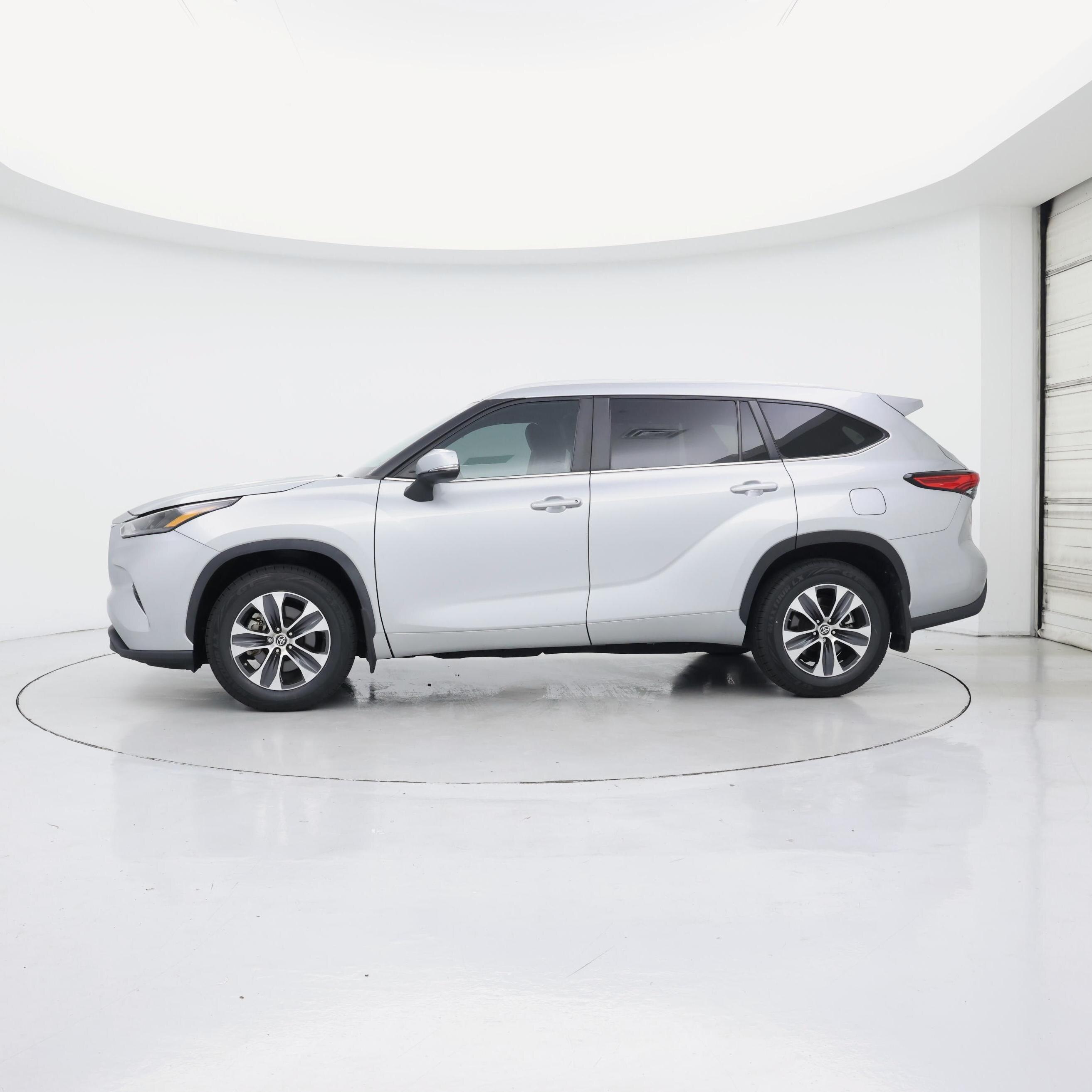 Thumbnail: 2023 Toyota Highlander - 3