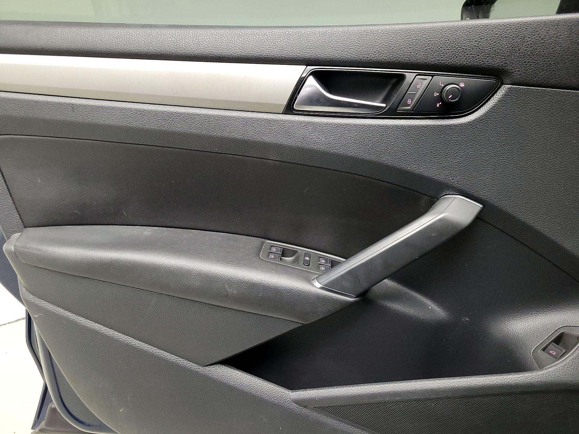 Thumbnail: 2020 Volkswagen Passat - 12