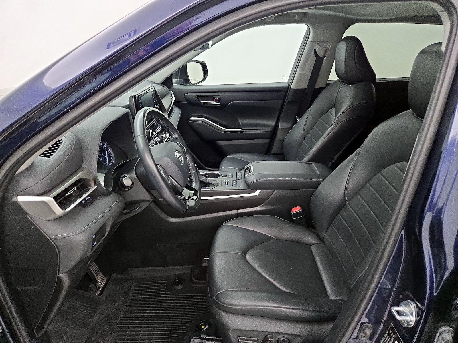 2021 Toyota Highlander XLE - Photo 12