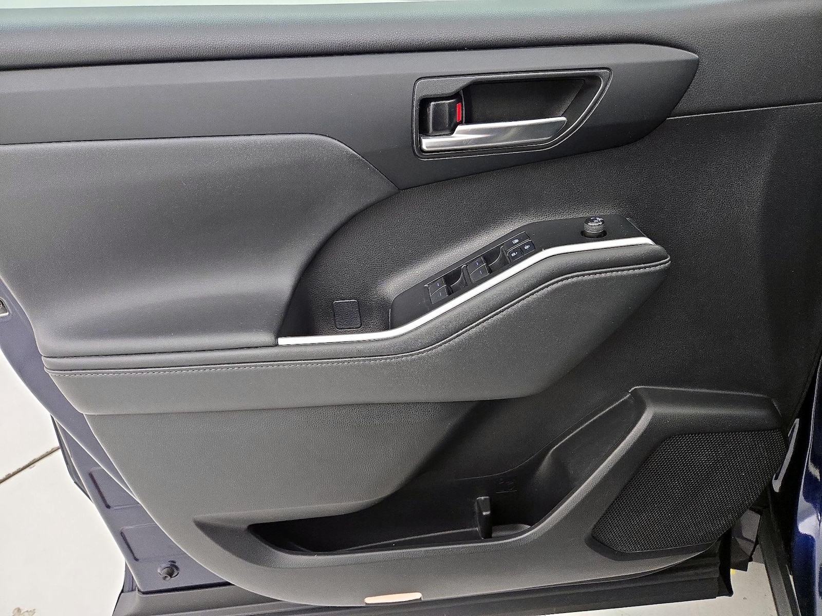2021 Toyota Highlander XLE - Photo 13