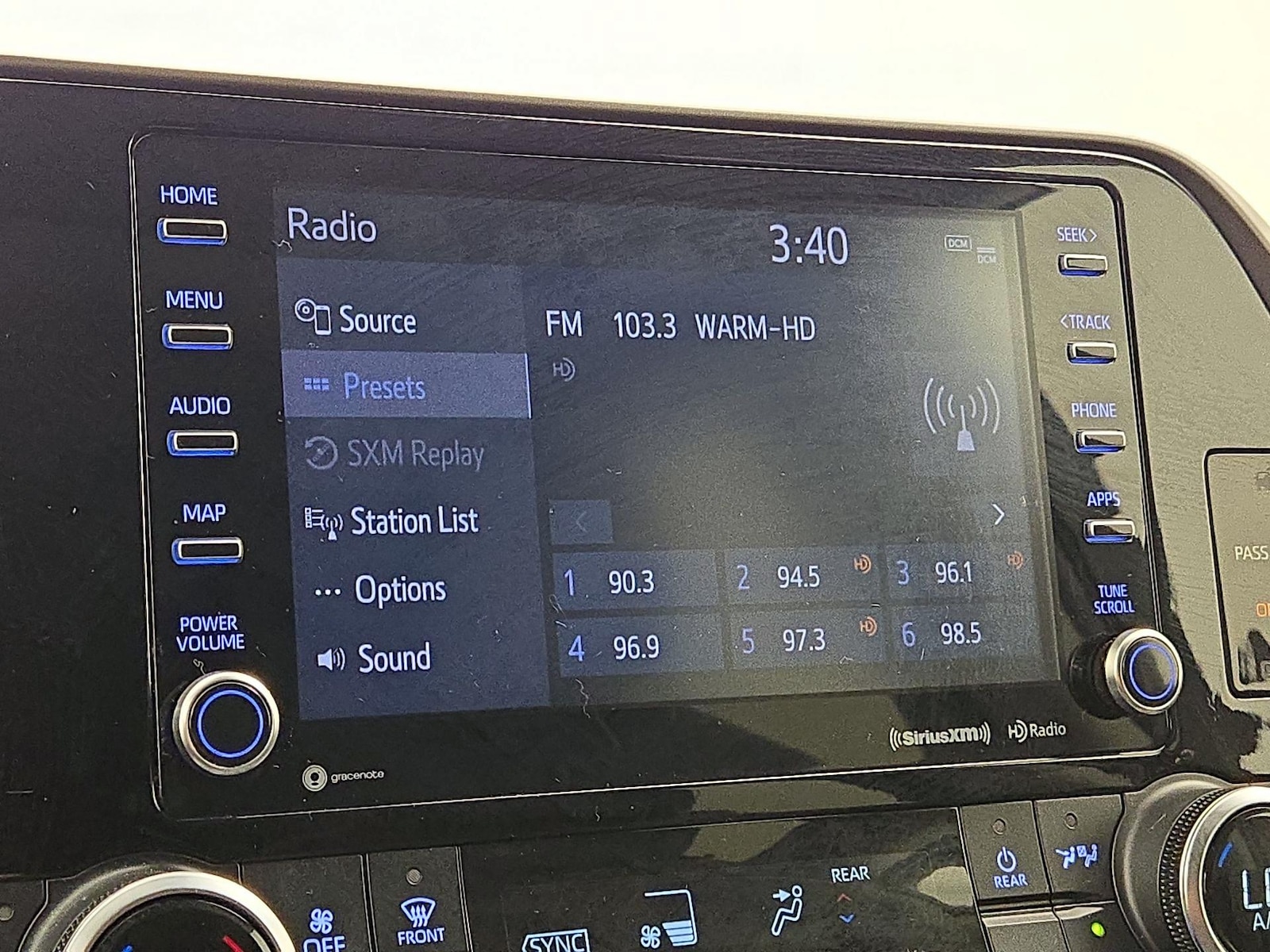 2021 Toyota Highlander XLE - Photo 16