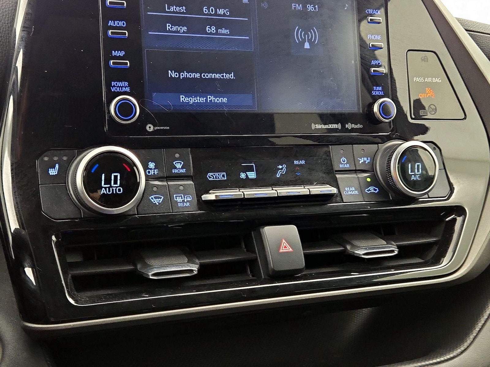 2021 Toyota Highlander XLE - Photo 17