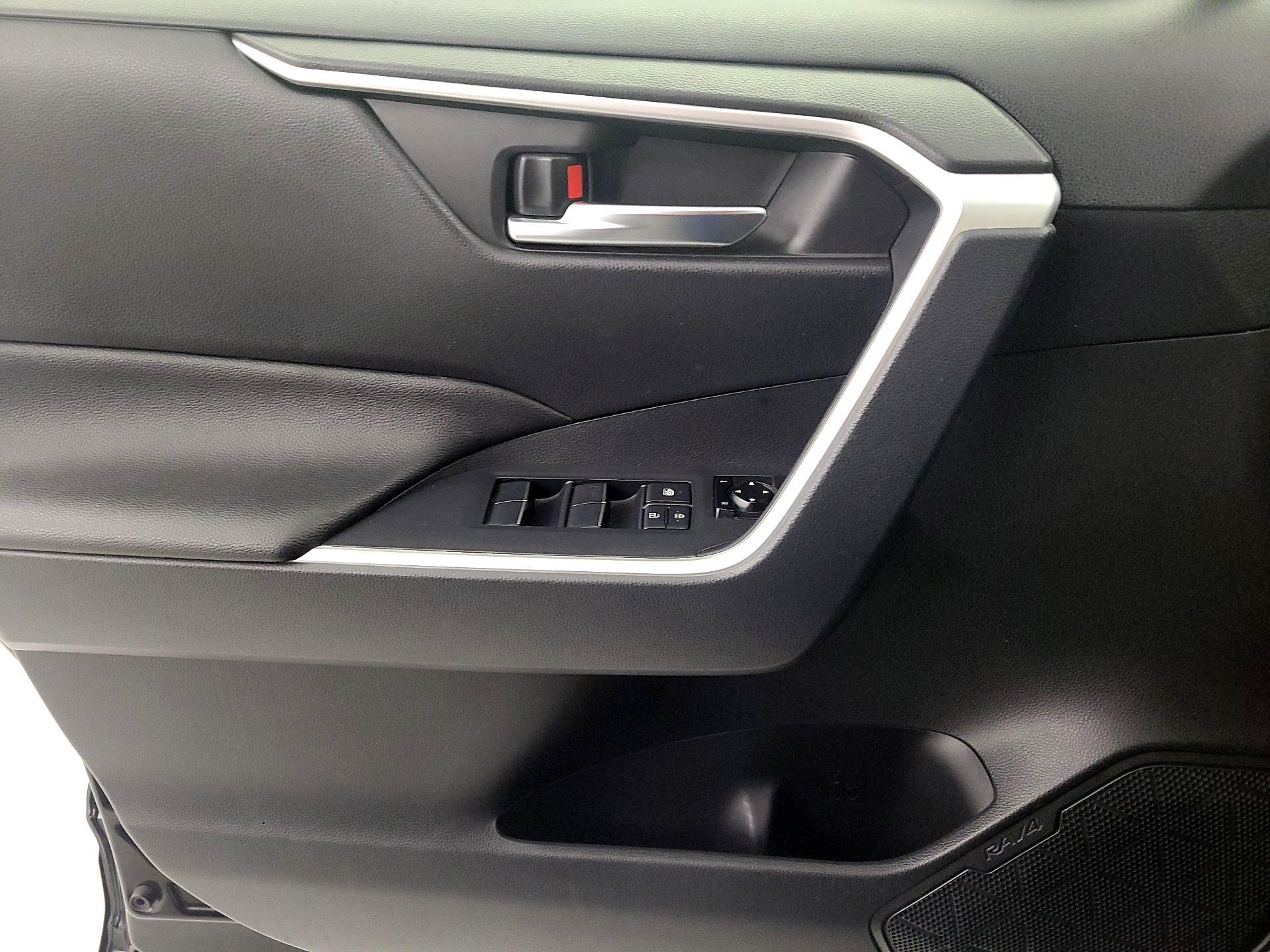 Thumbnail: 2019 Toyota RAV4 - 12