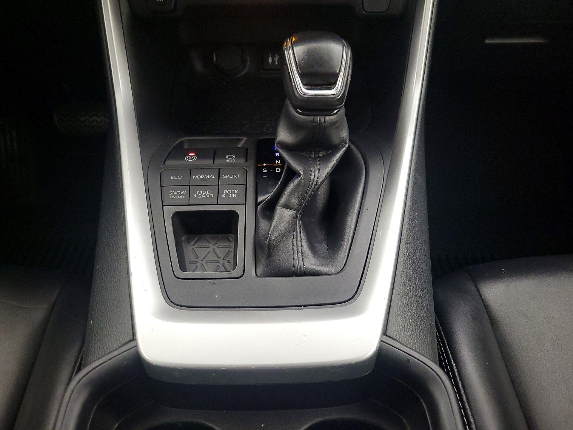 Thumbnail: 2019 Toyota RAV4 - 17