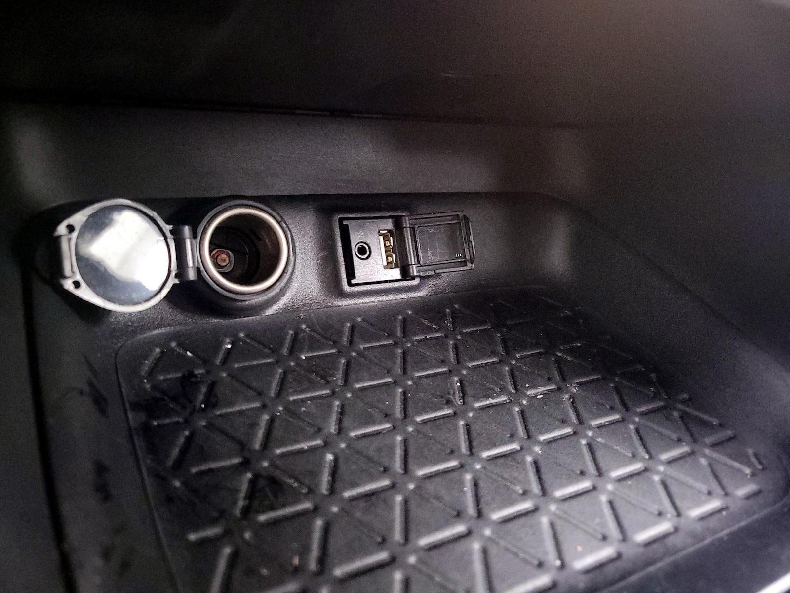 2019 Toyota RAV4 XLE Premium - Photo 19