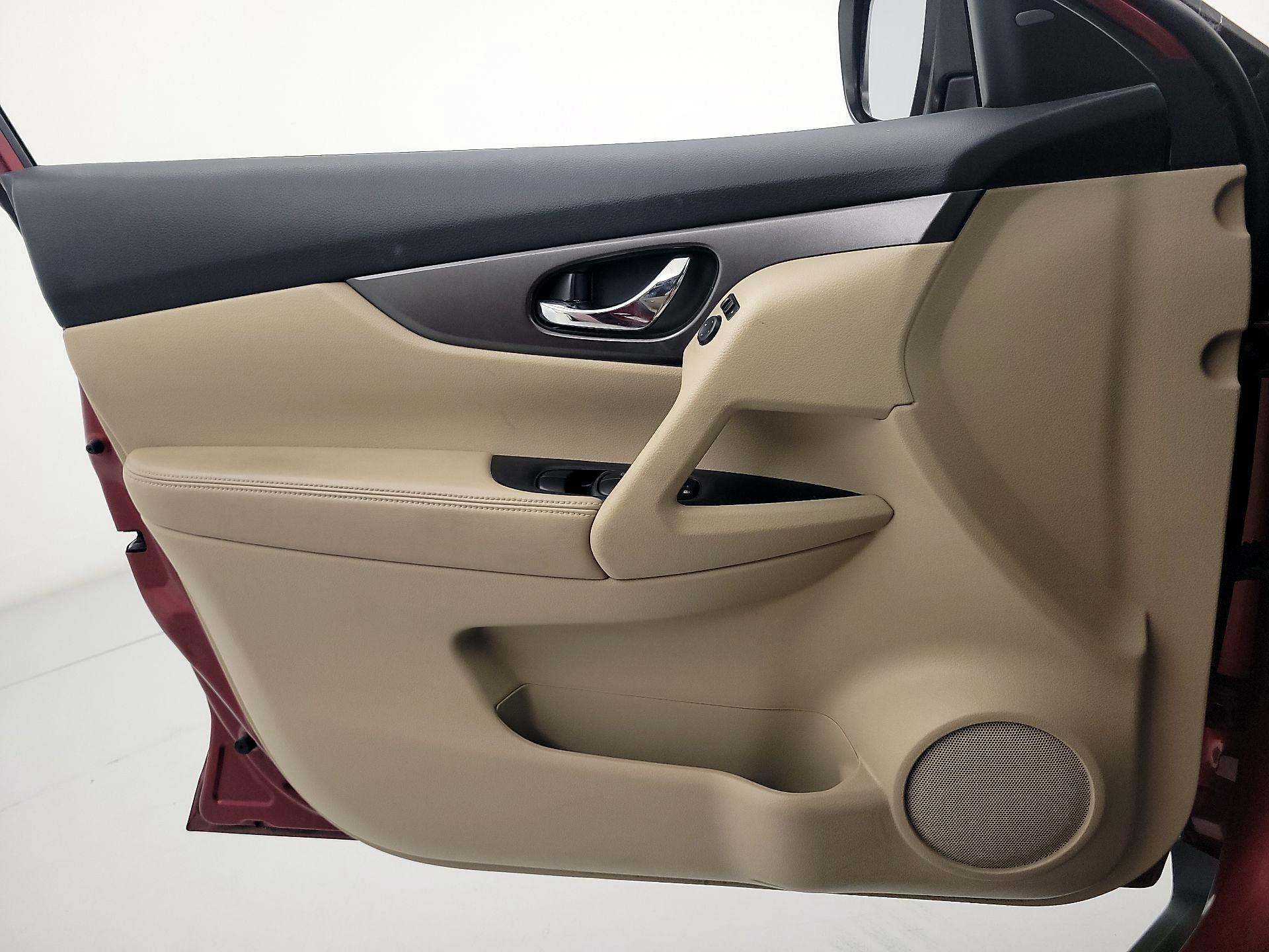 Thumbnail: 2015 Nissan Rogue - 12