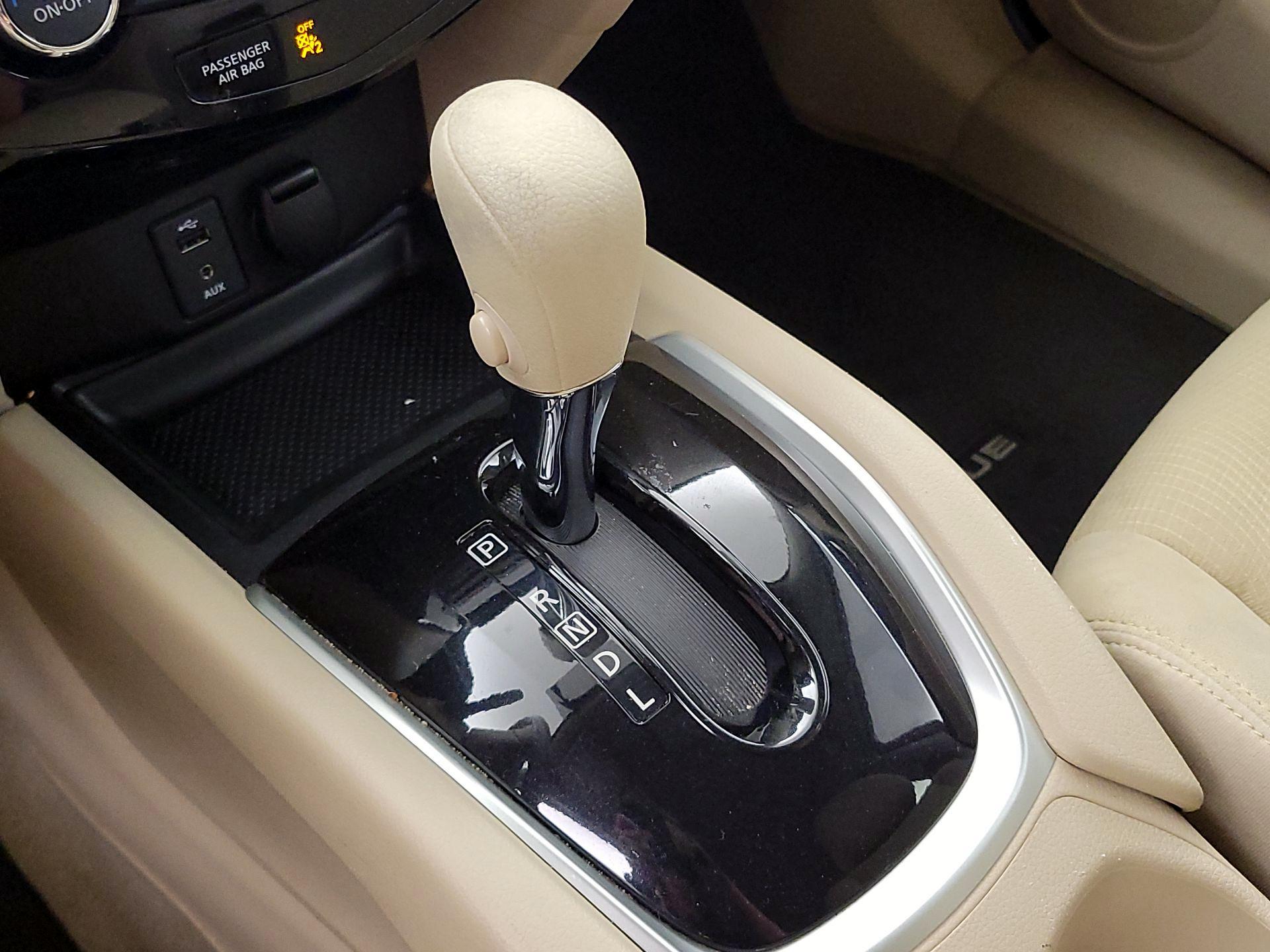 Thumbnail: 2015 Nissan Rogue - 18