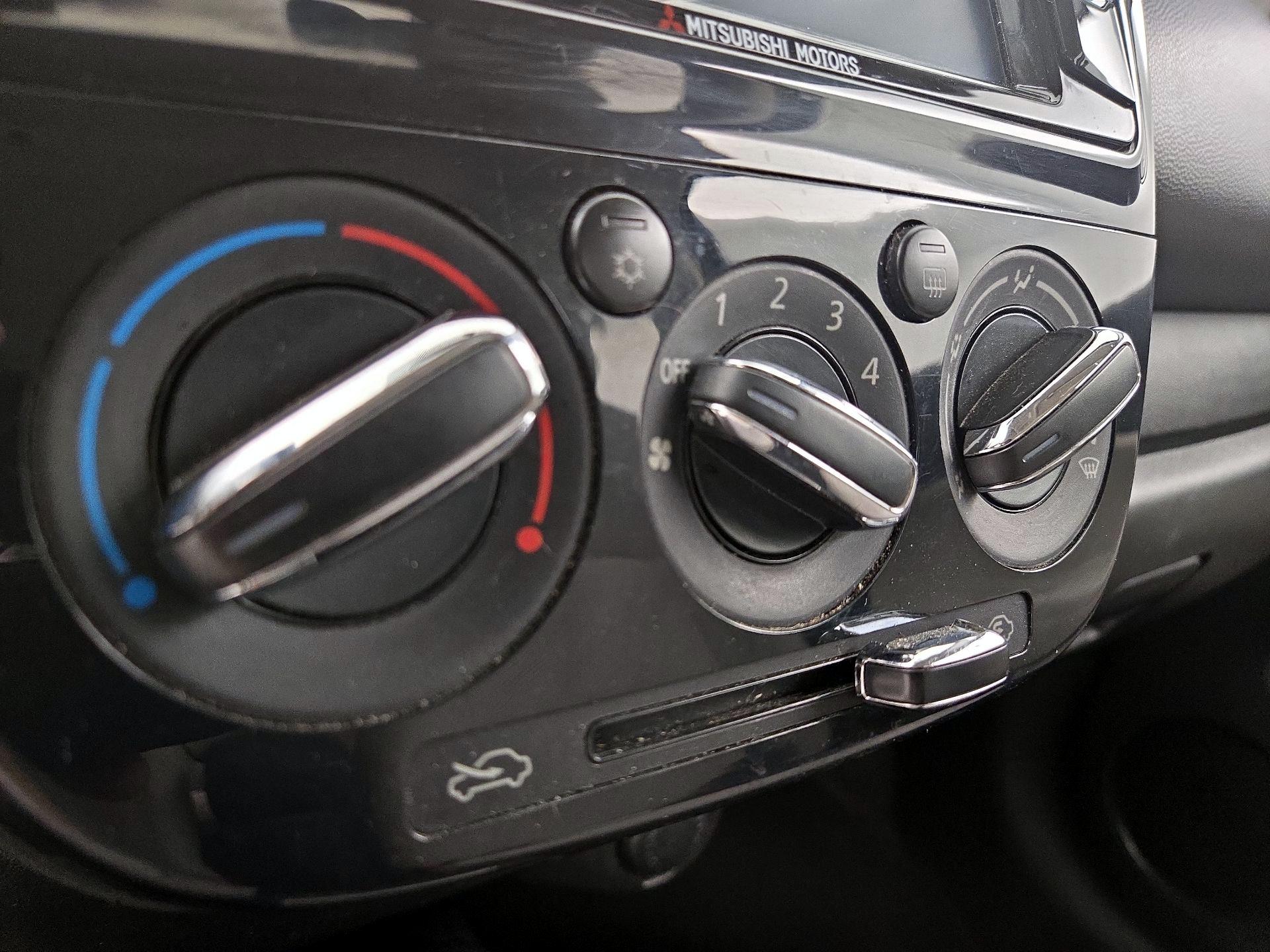 Thumbnail: 2019 Mitsubishi Mirage G4 - 16