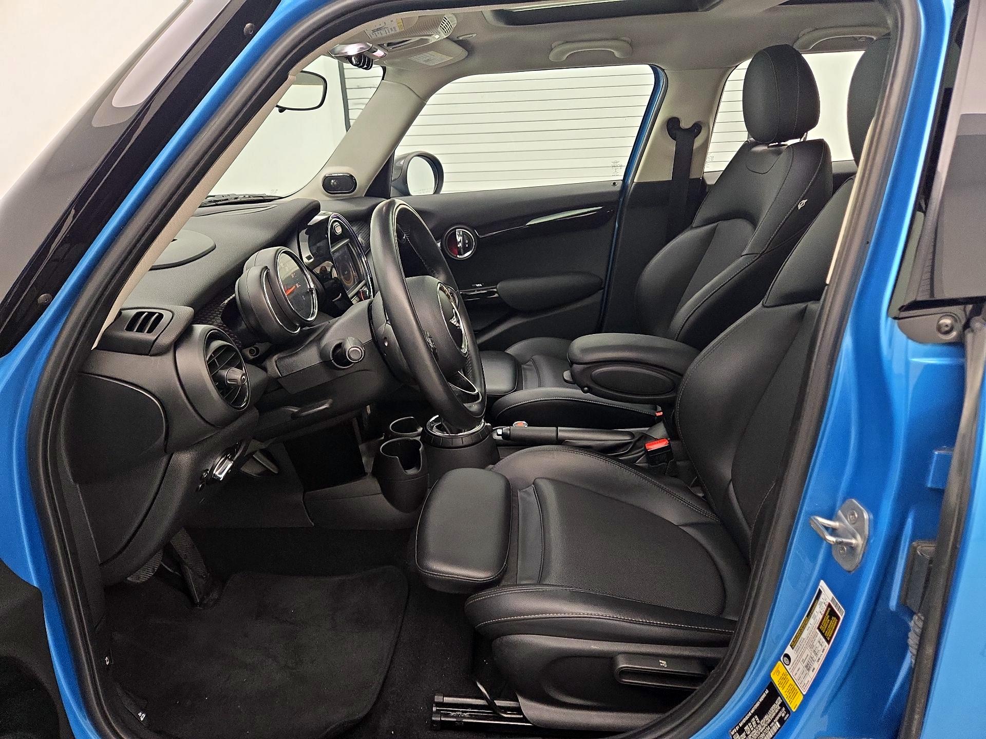 Thumbnail: 2016 MINI Cooper Hardtop - 11