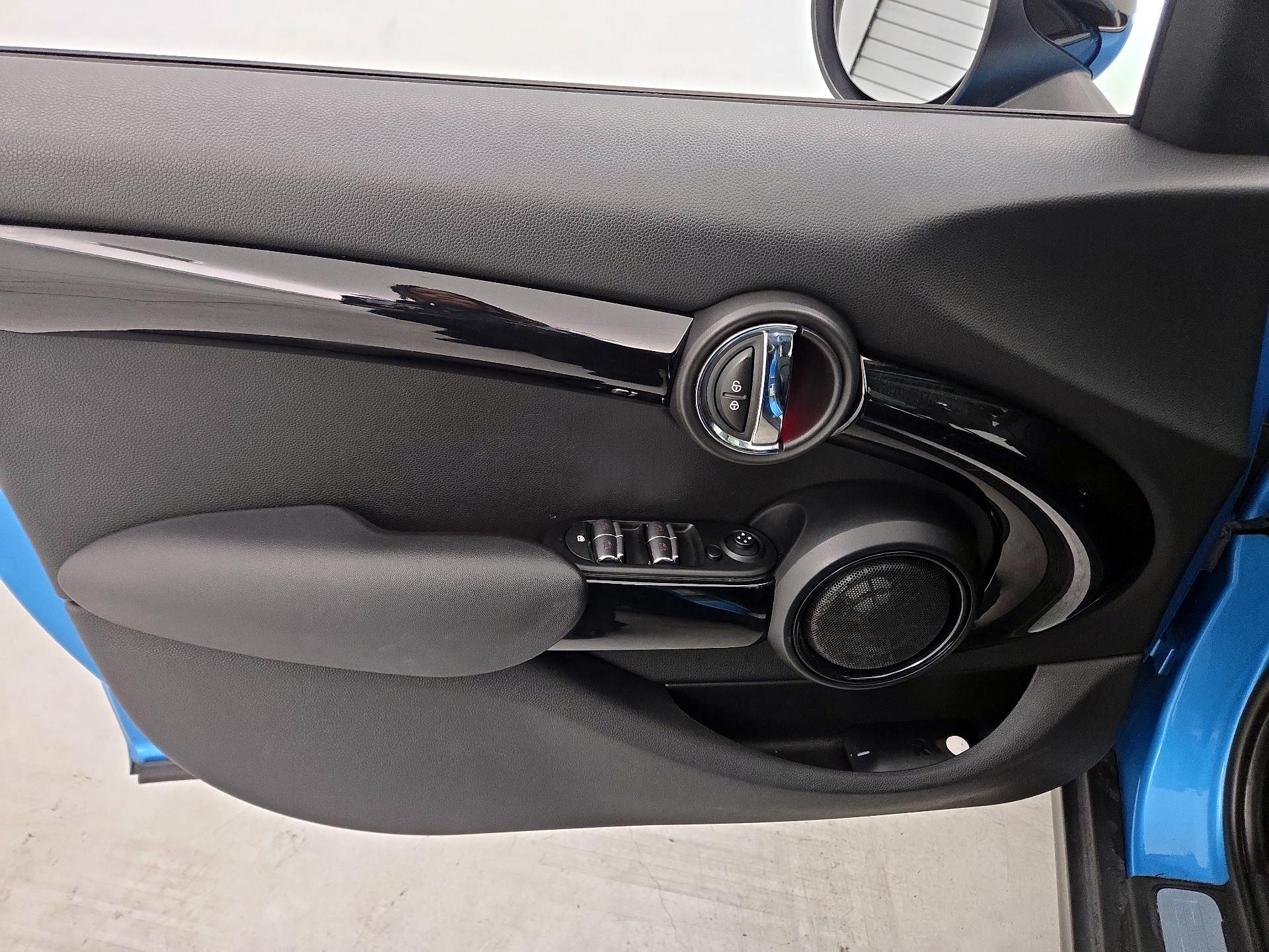 Thumbnail: 2016 MINI Cooper Hardtop - 12