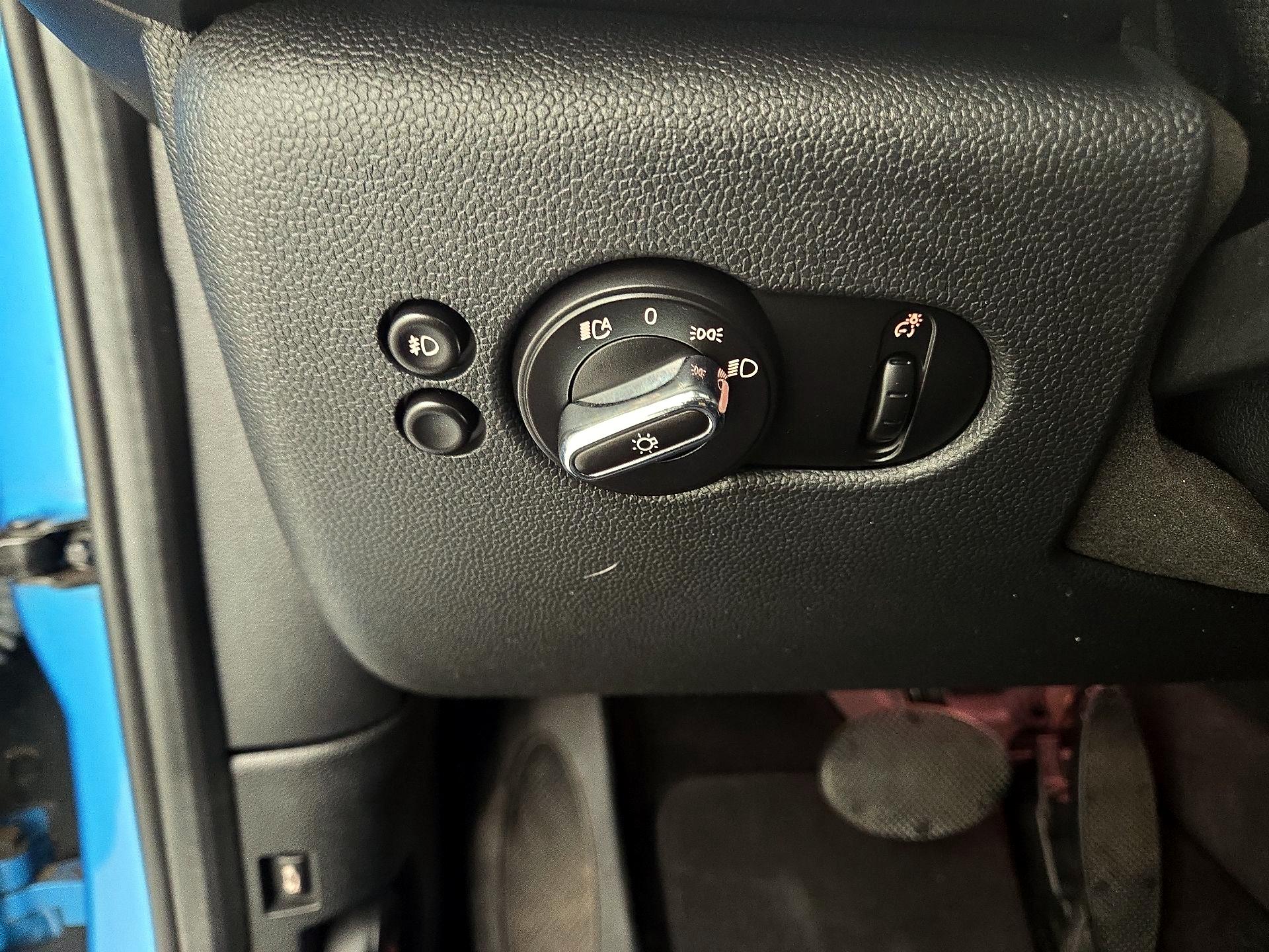 Thumbnail: 2016 MINI Cooper Hardtop - 13