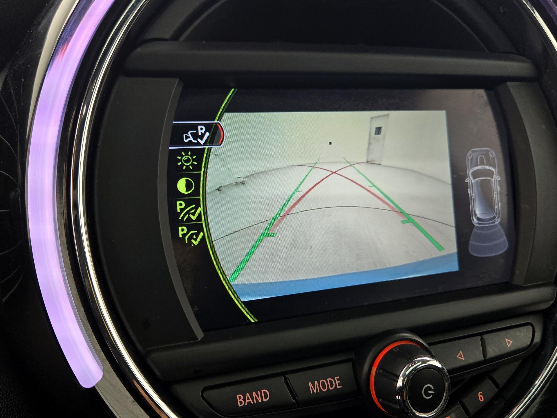 Thumbnail: 2016 MINI Cooper Hardtop - 14