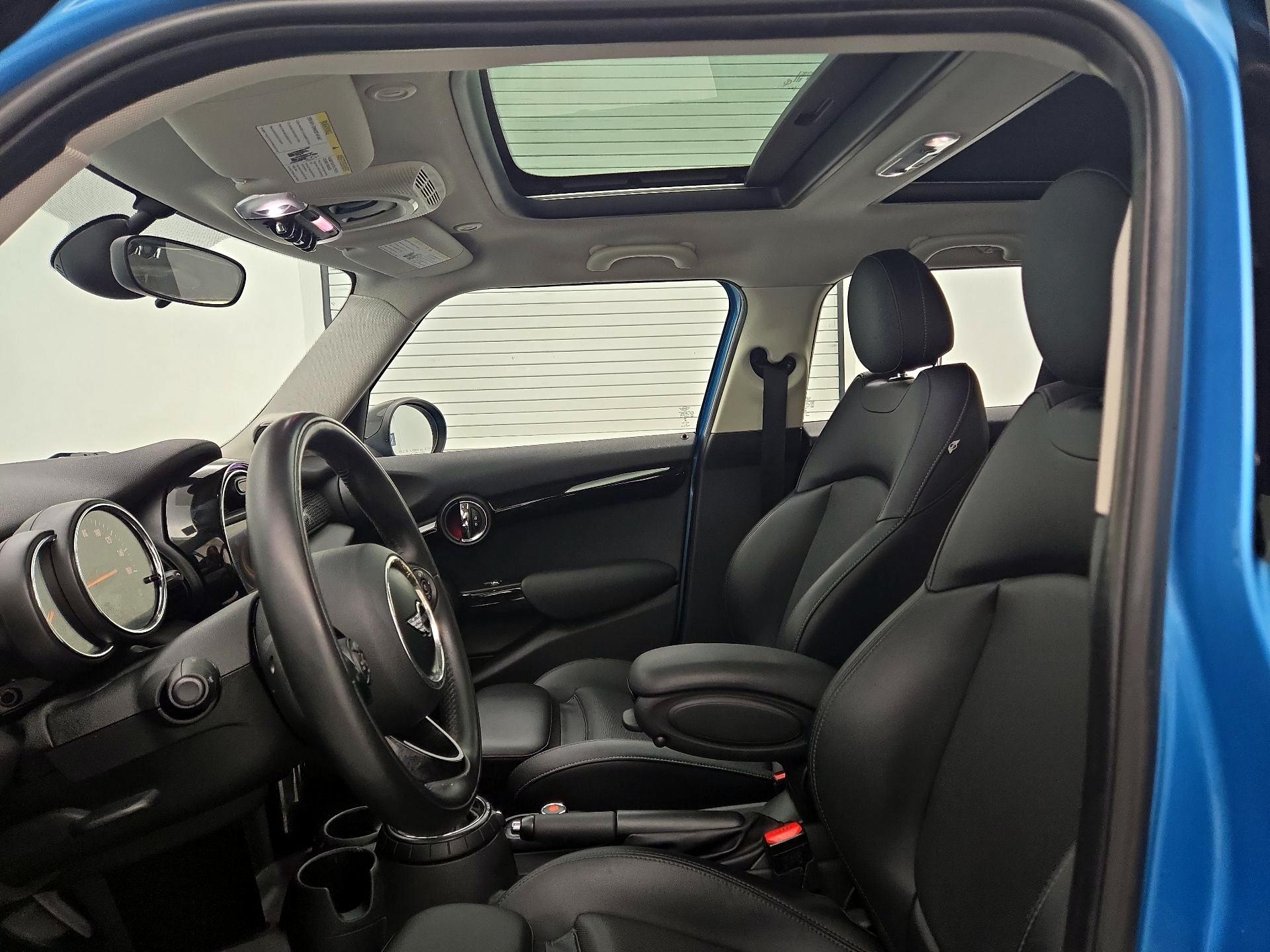Thumbnail: 2016 MINI Cooper Hardtop - 19
