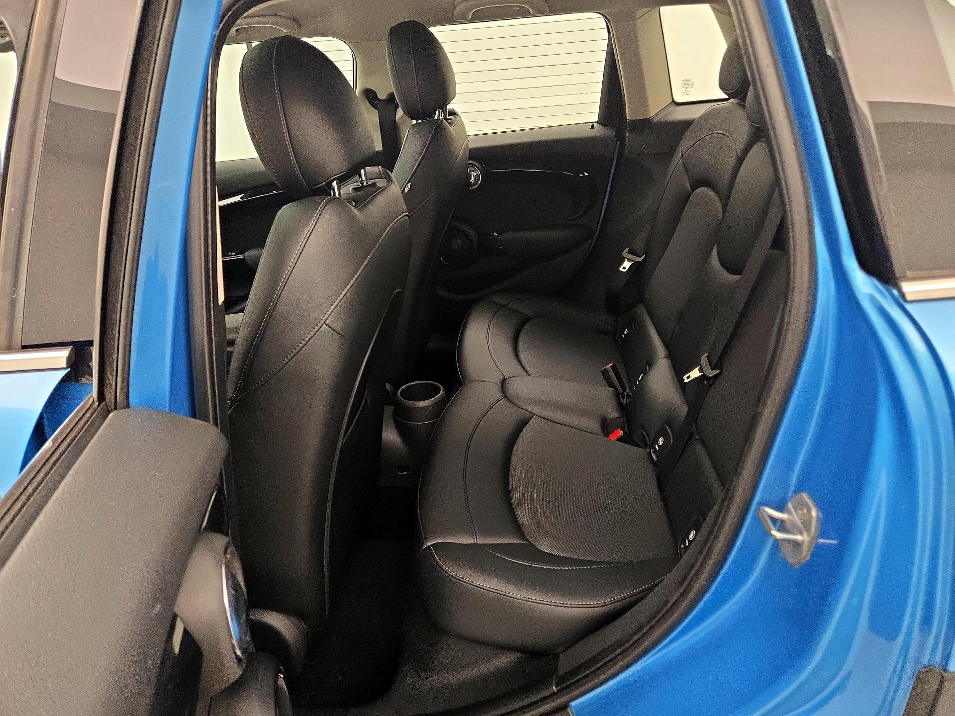 Thumbnail: 2016 MINI Cooper Hardtop - 20